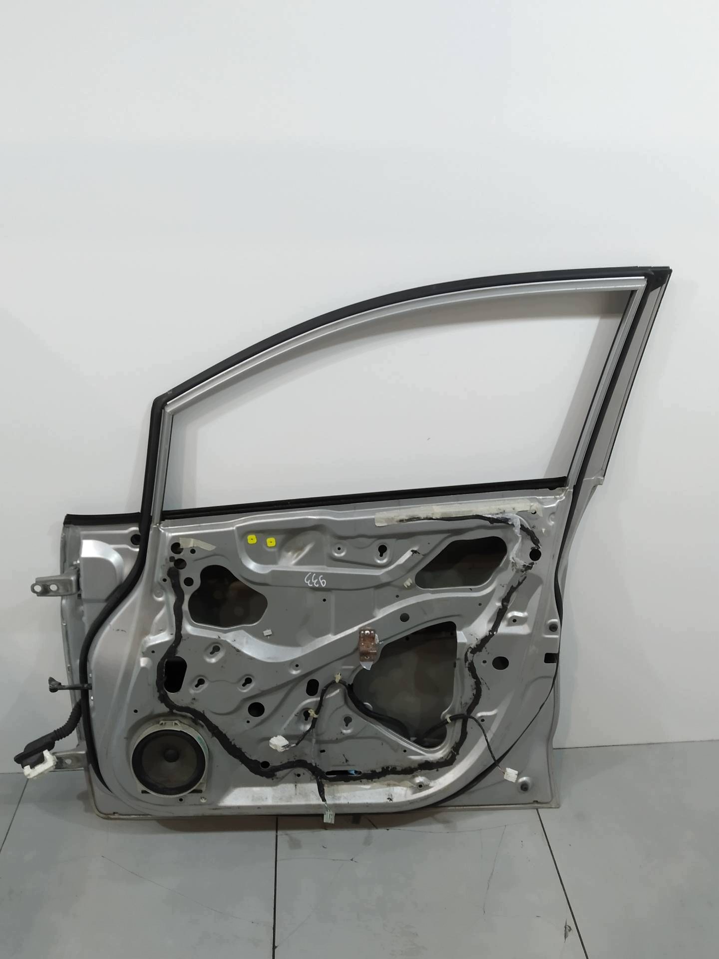 door right front NH700M Honda FR-V and (2004-2009)