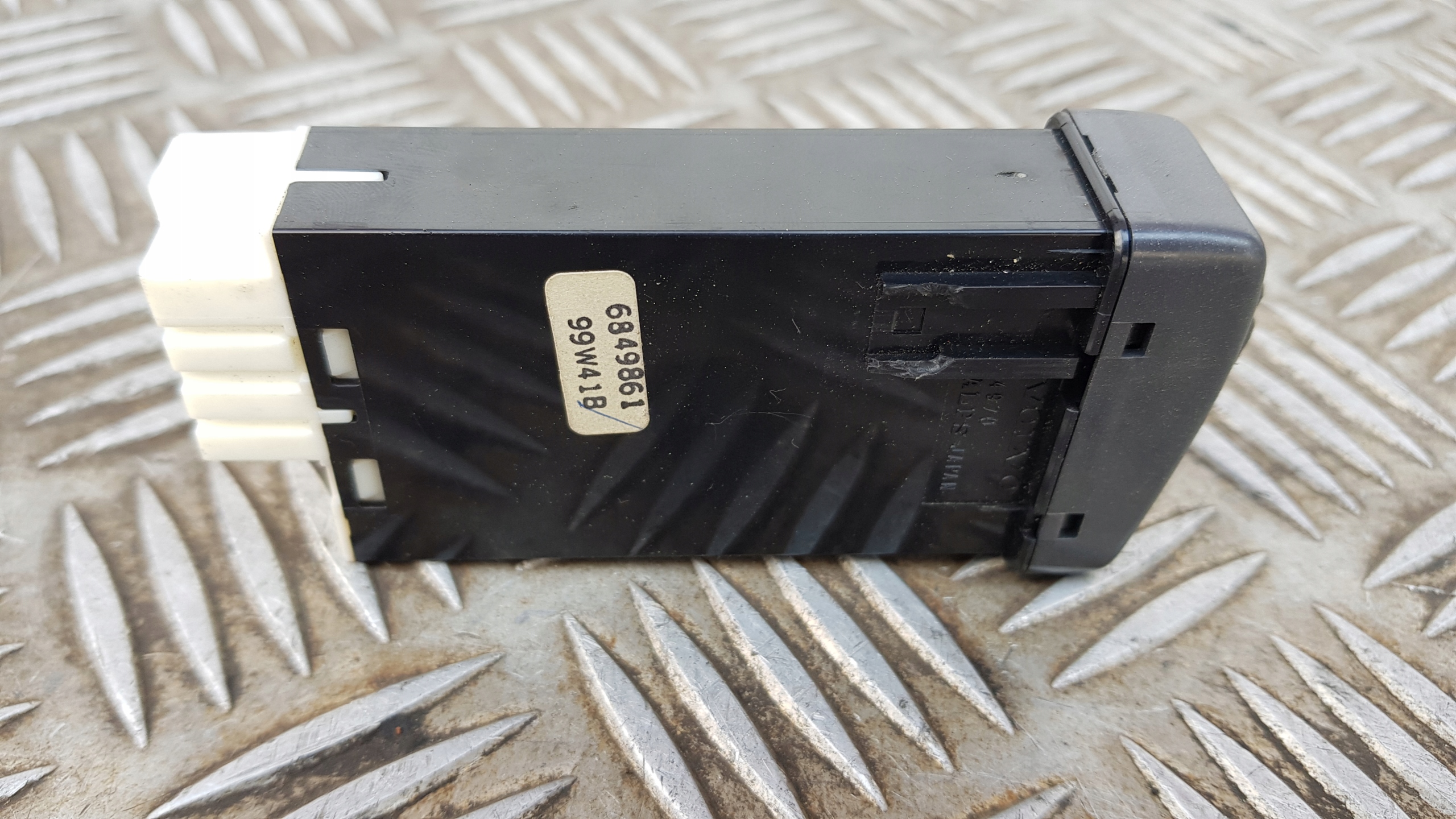 VOLVO V70 and switch control of the lights 6849861