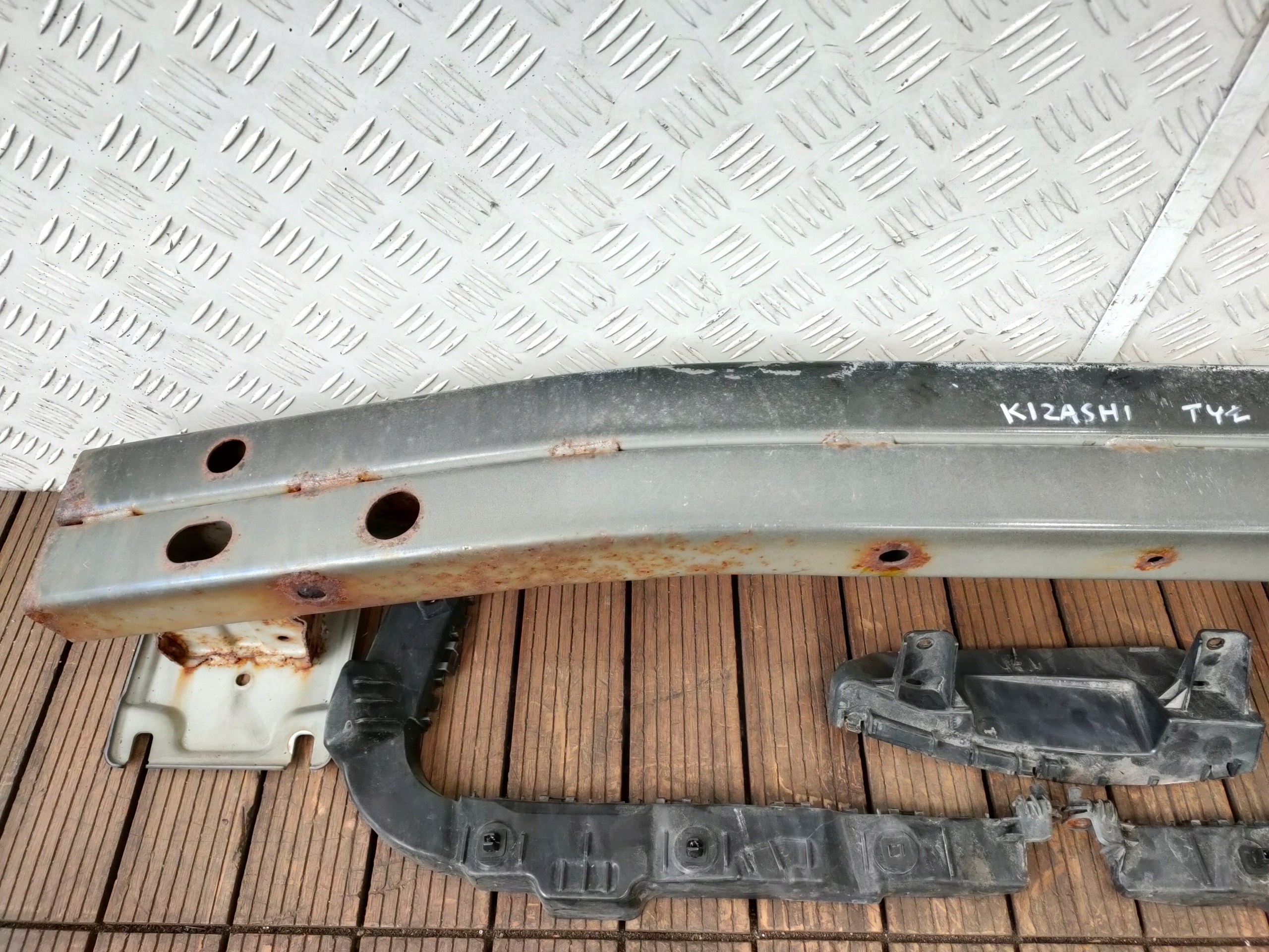 SUZUKI KIZASHI 09-14 sider below bumper rear + supports KOMPLET
