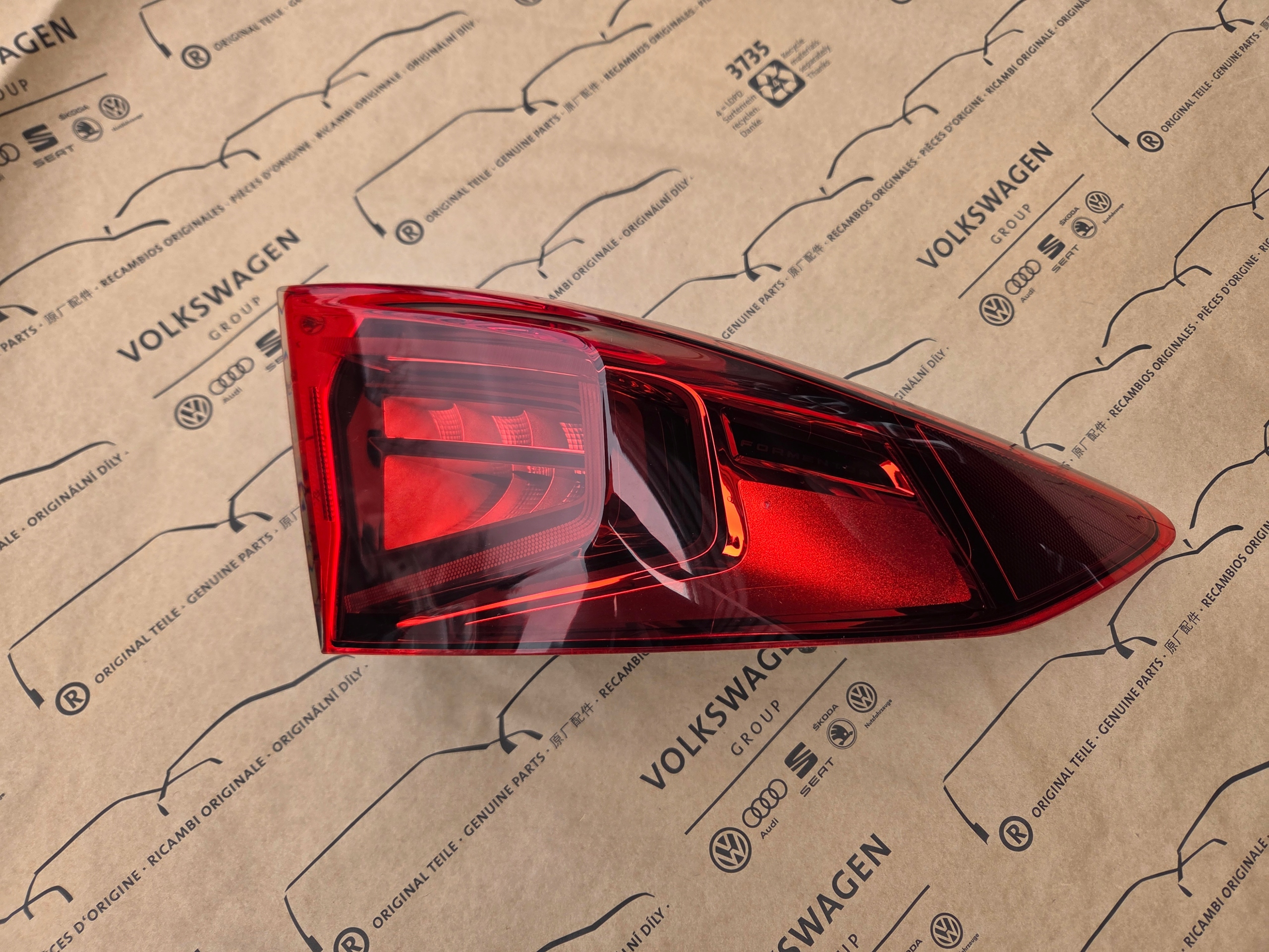 CUPRA FORMENTOR VZ LAMPA PRAWY TYŁ TYLNA PRAWA 5FF945208C JAK NOWA