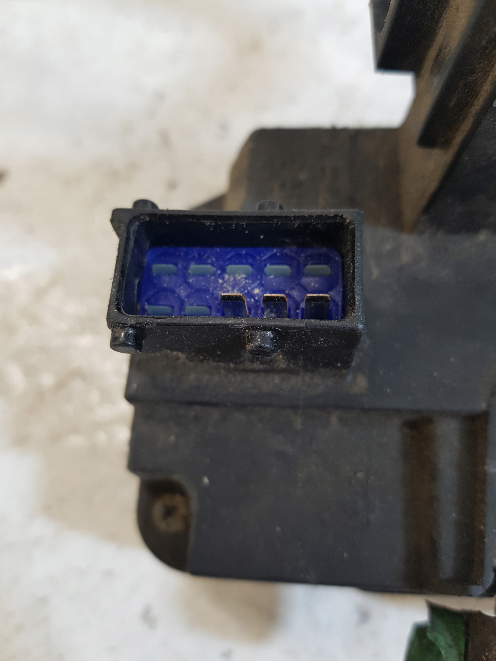 lock door CENTRALNY right front OPEL COMBO C 13154792