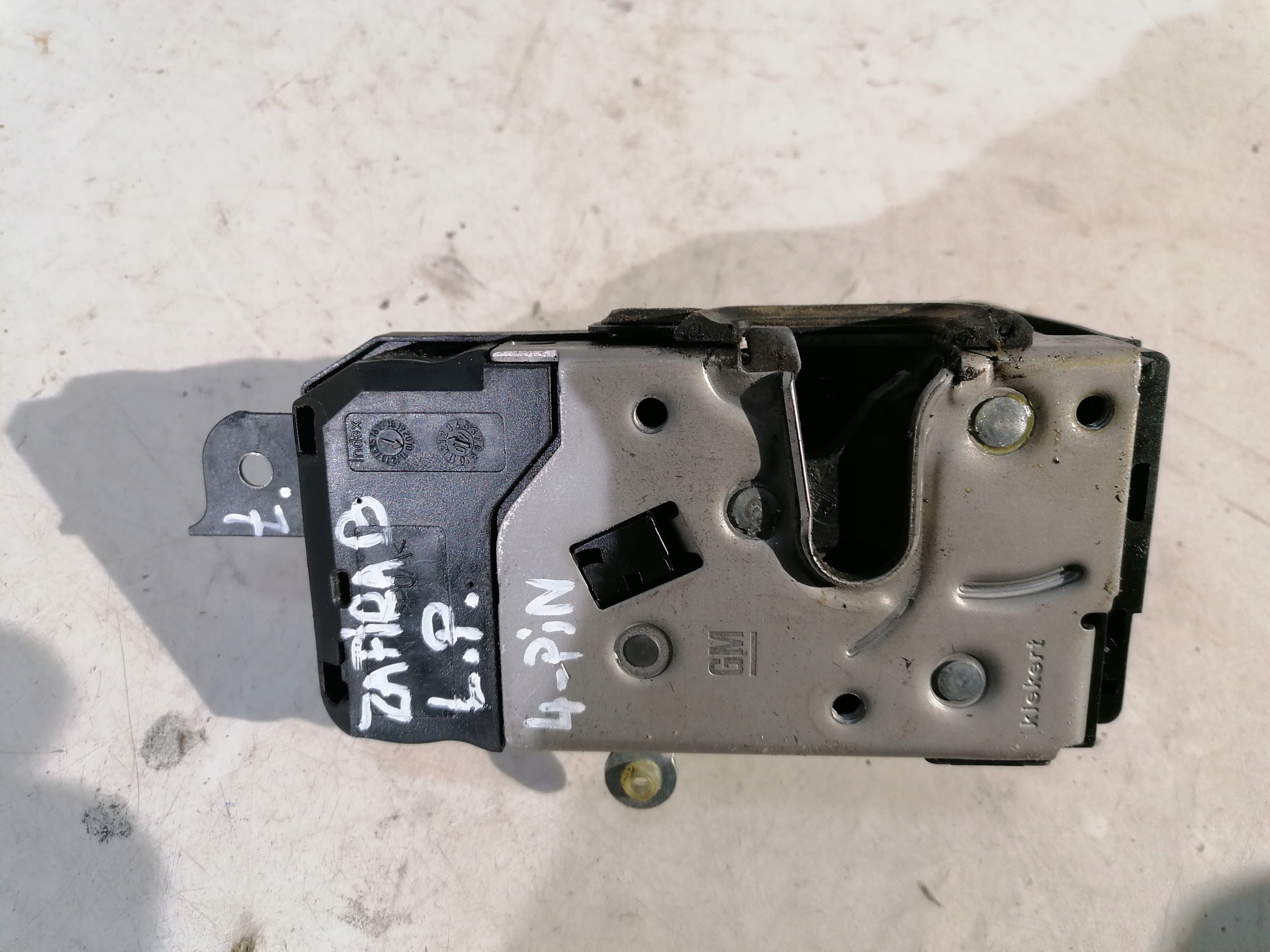 Opel Zafira B lock left front 13210748QF
