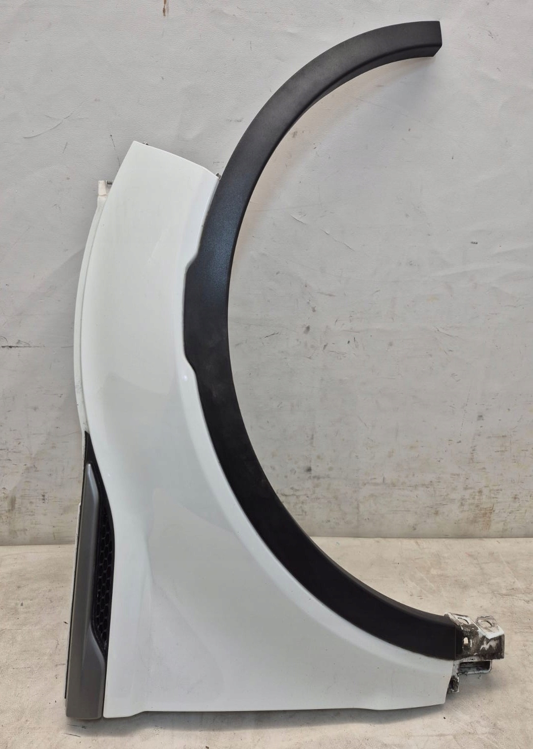 RANGE ROVER EVOQUE and 11- fender right front front moulding support