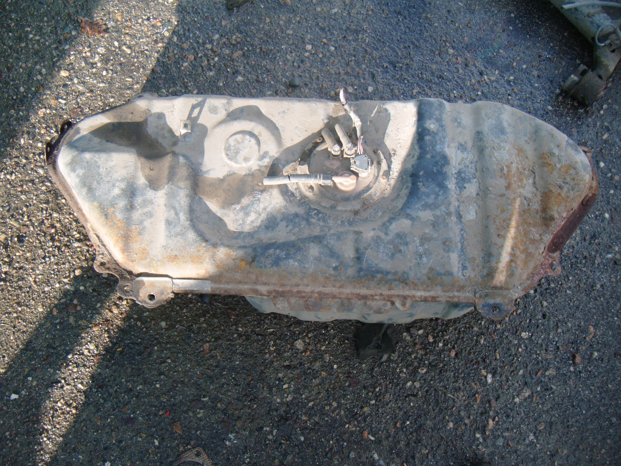 TOYOTA YARIS I 1 1.4D 02-06 ZBIORNIK PALIWA BAK