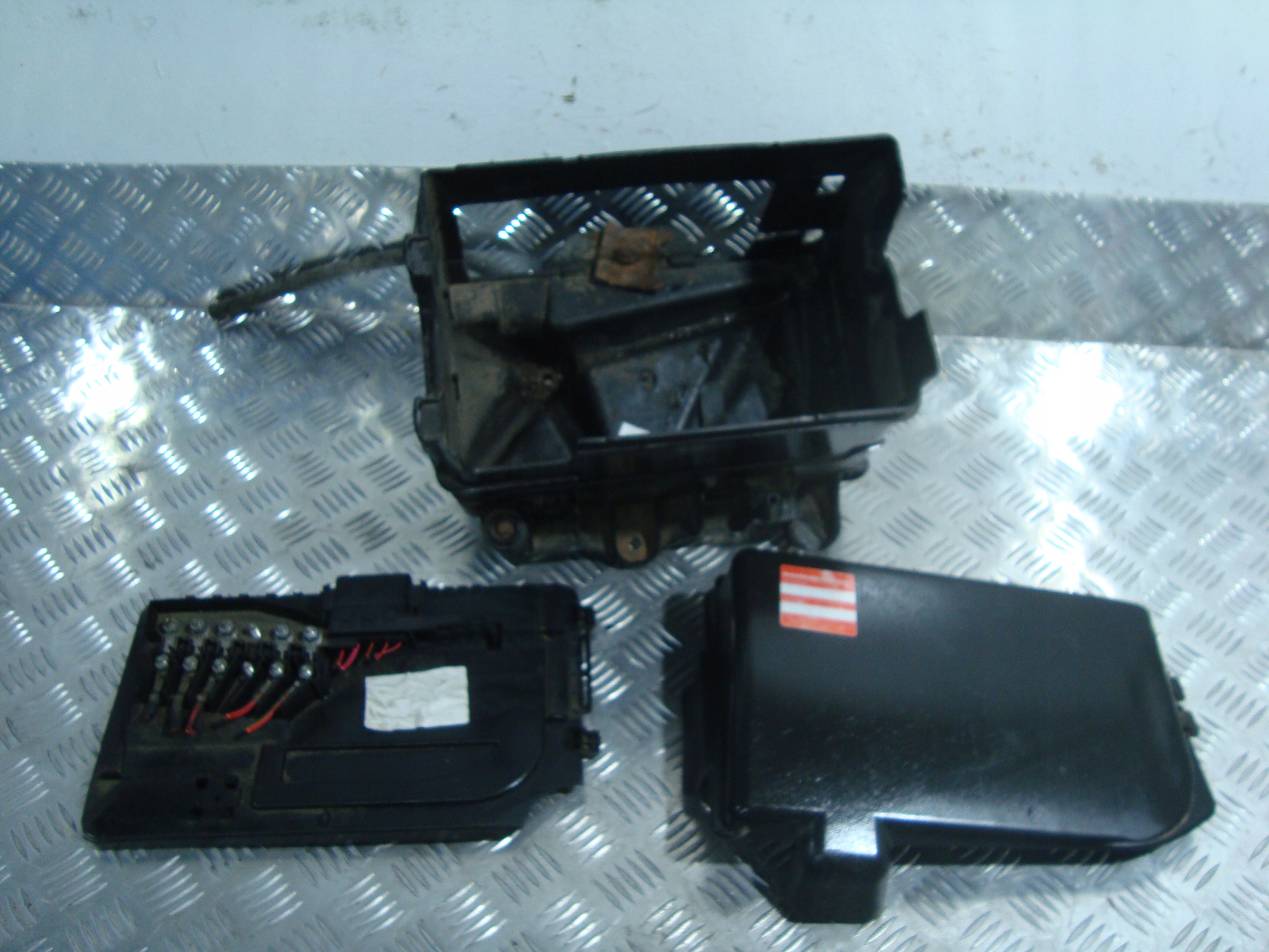 OBUDOWA AKUMULATORA 1,2 BEN VW POLO 9N 01- POZNAŃ