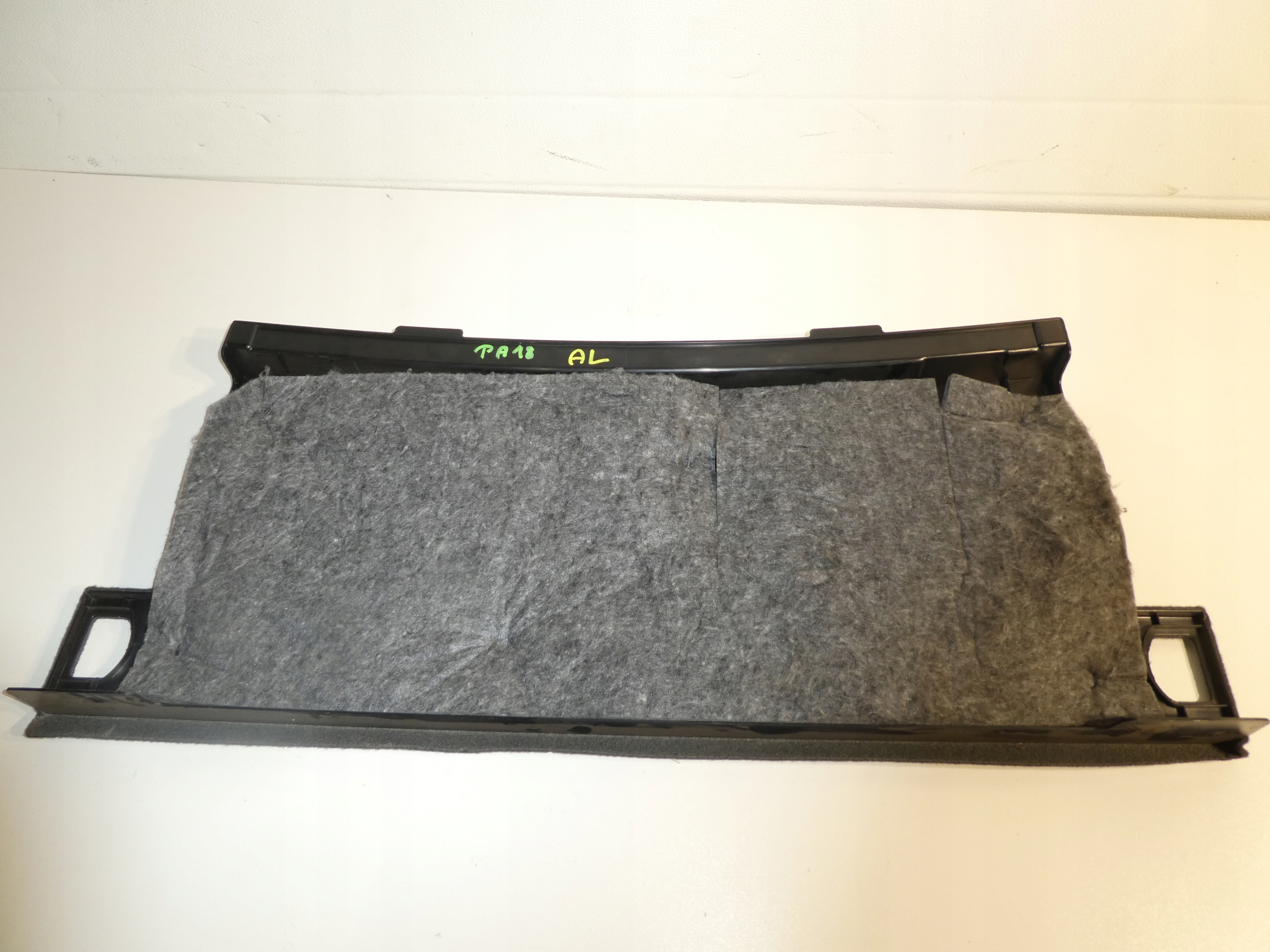 floor boot AUDI A4 B8 KOMBI 8K9861529B