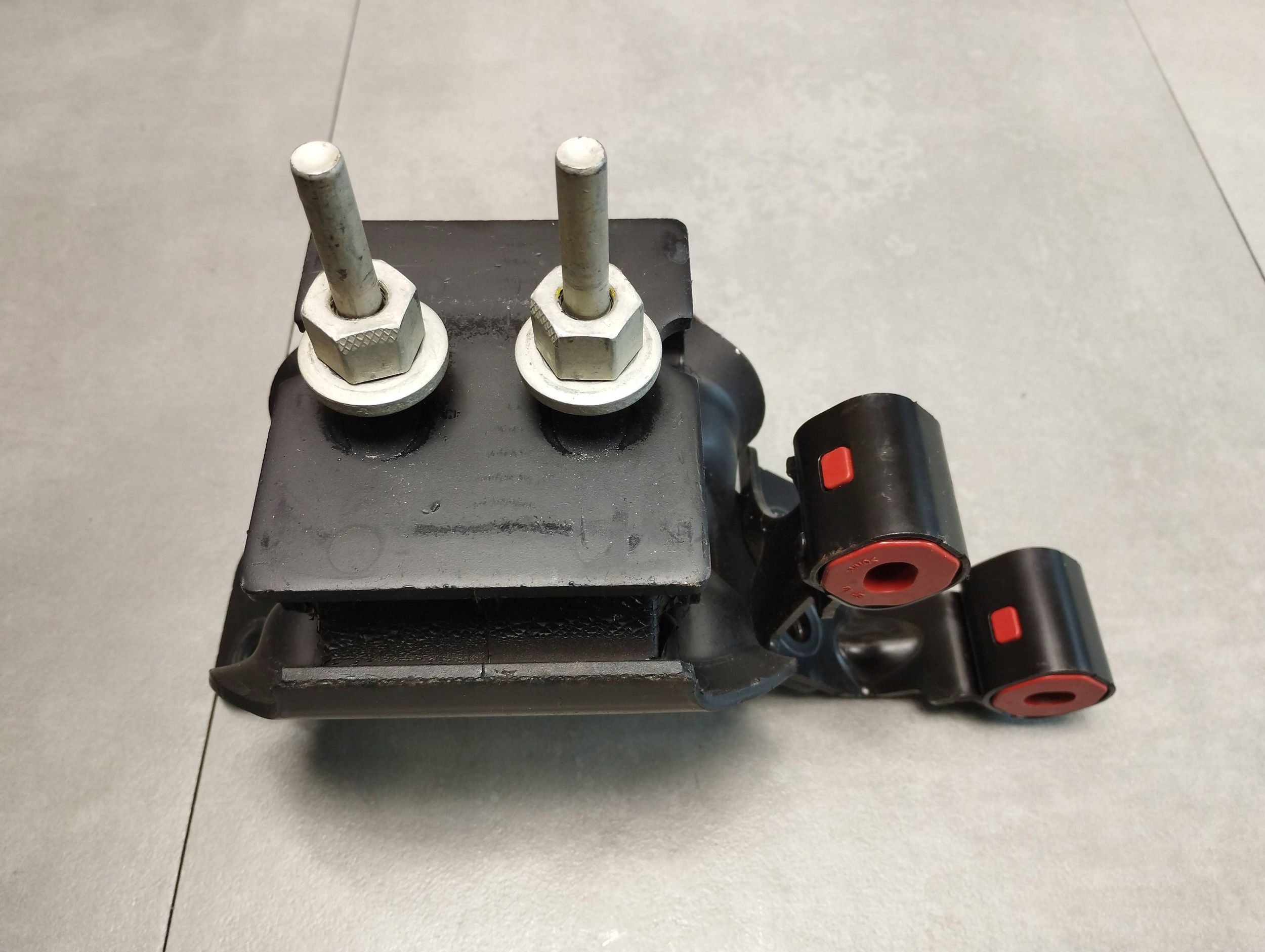 Volkswagen Amarok II gearbox mounting MB3G6D091GD