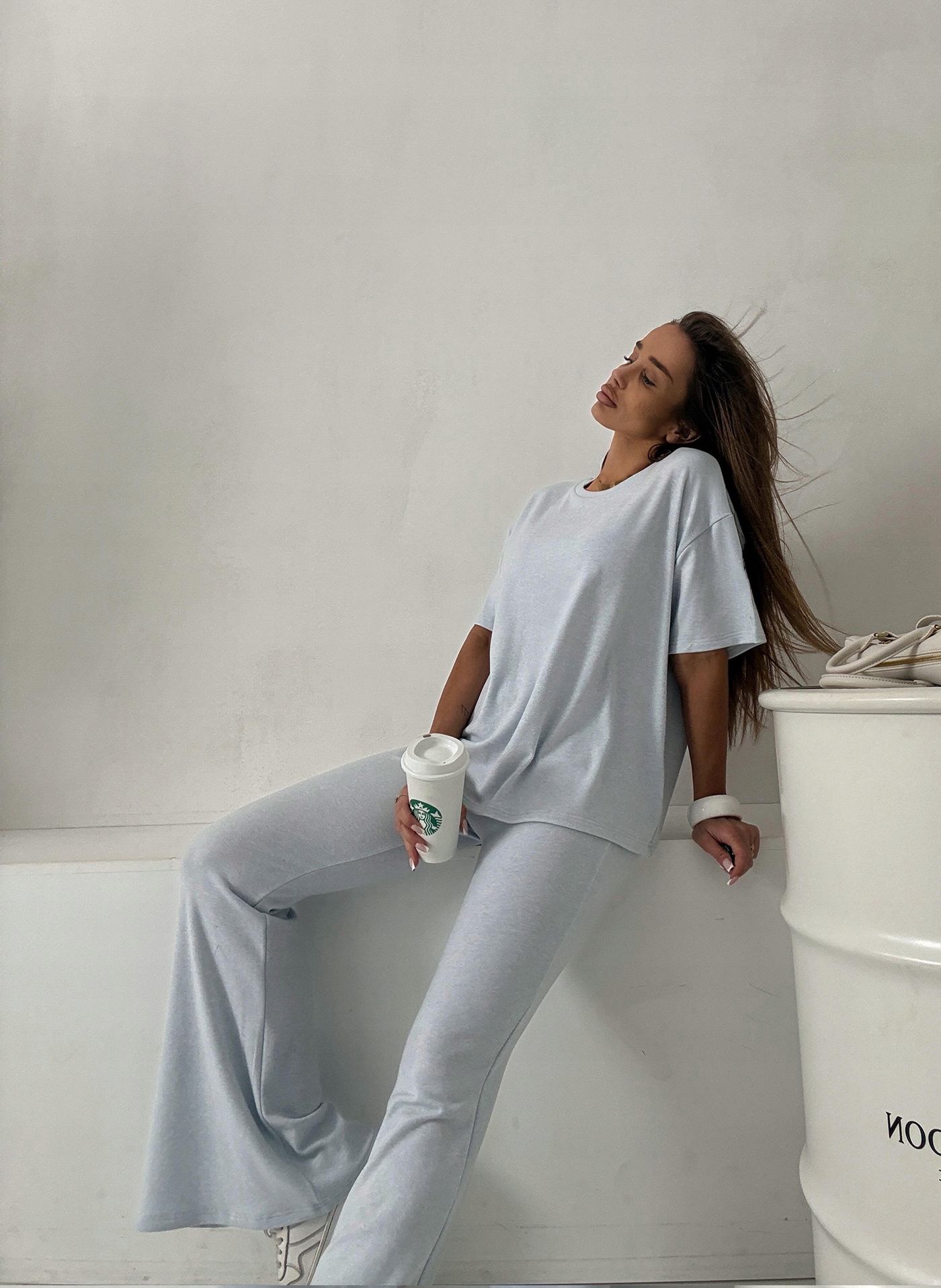 Dámský komplet s širokými kalhotami a oversize tričkem Modrá barva Agatha Studio