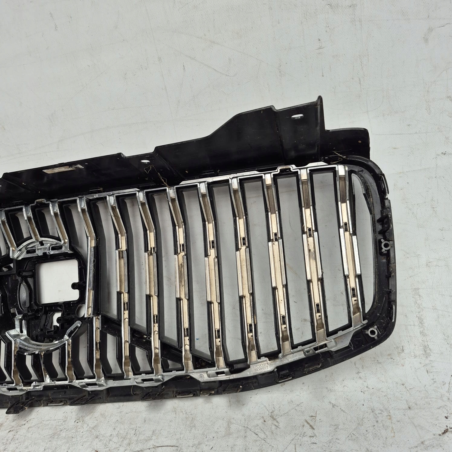 VOLVO XC60 II 2 LIFT 21-> Grill Grill