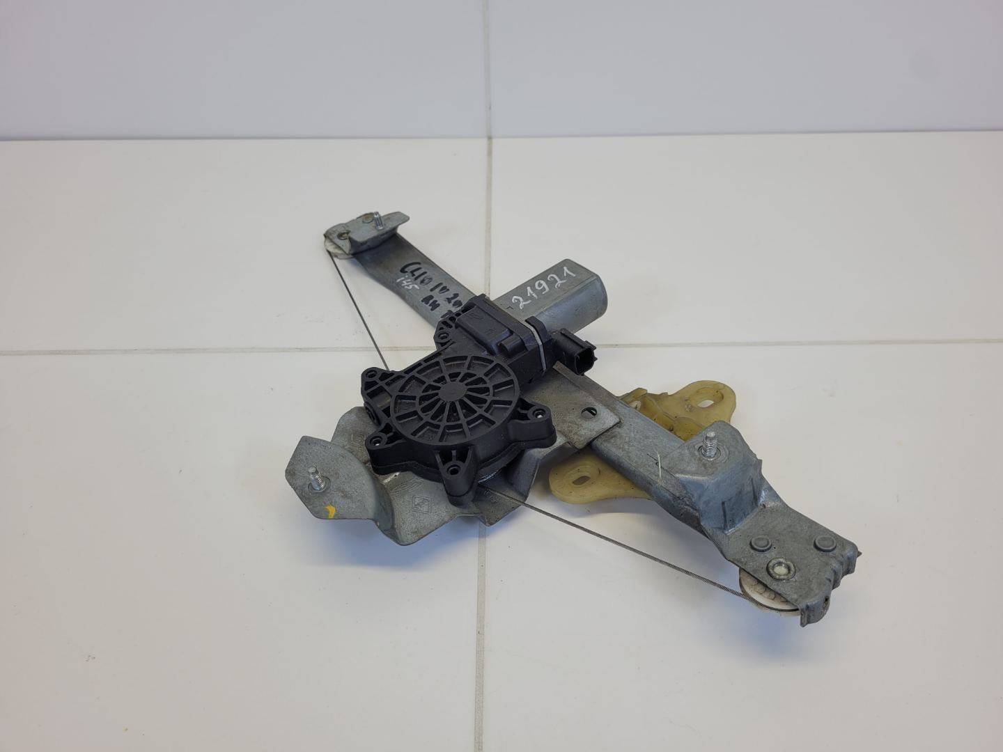 window regulator electrical front right side Renault Clio 4 facelift 2019
