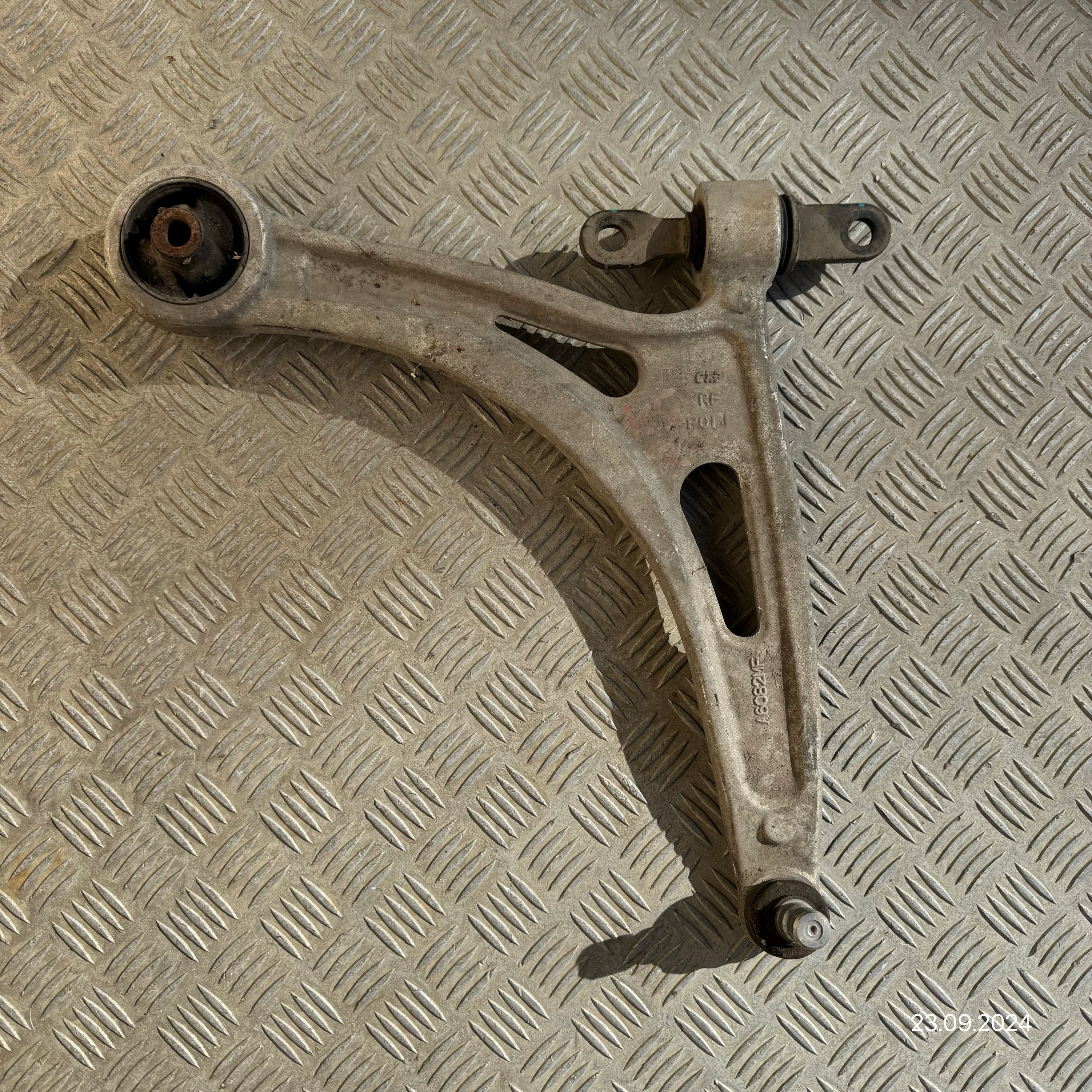 arm front right KIA K5