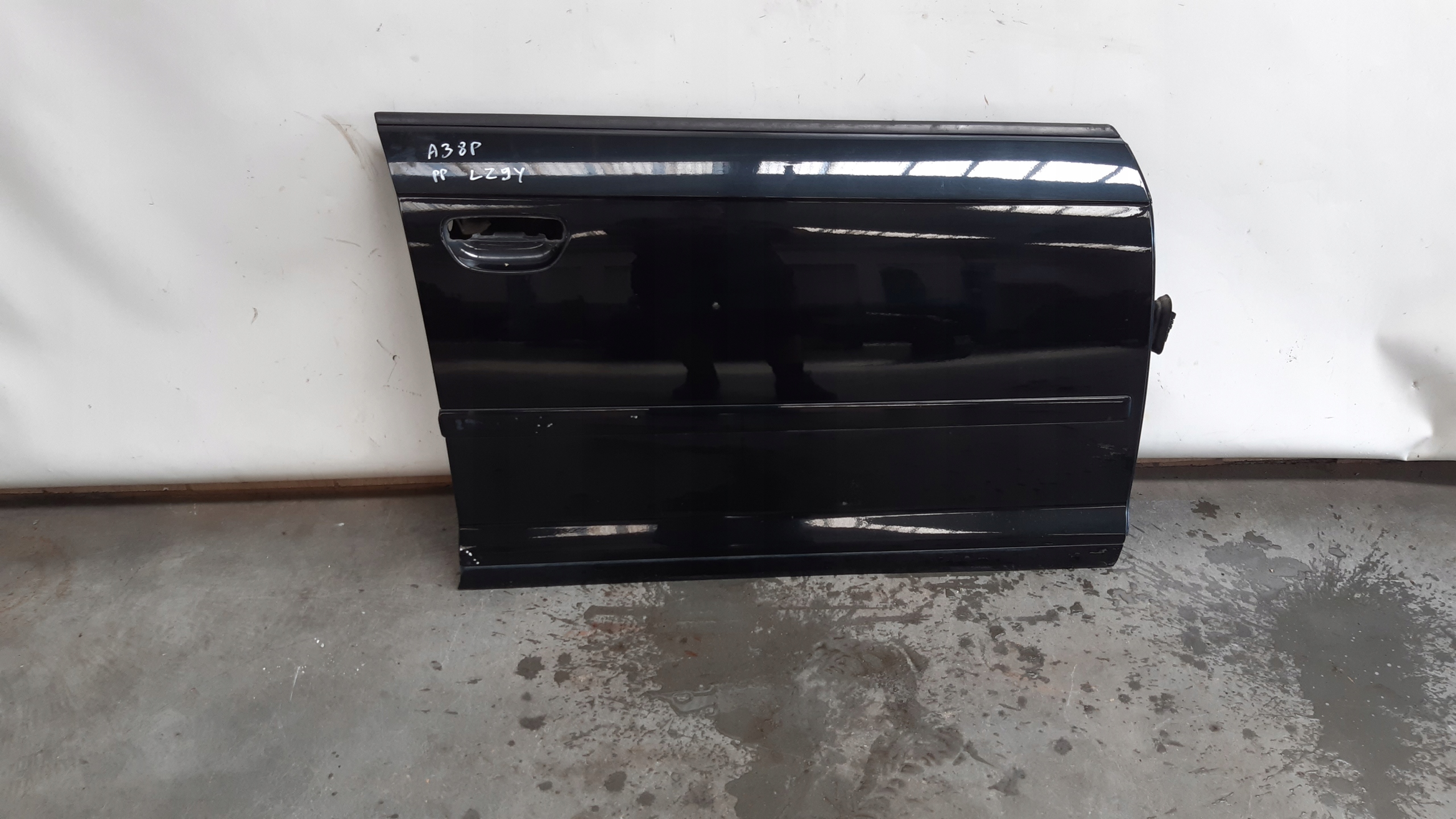 door right front LZ9Y 5d Audi A3 8P