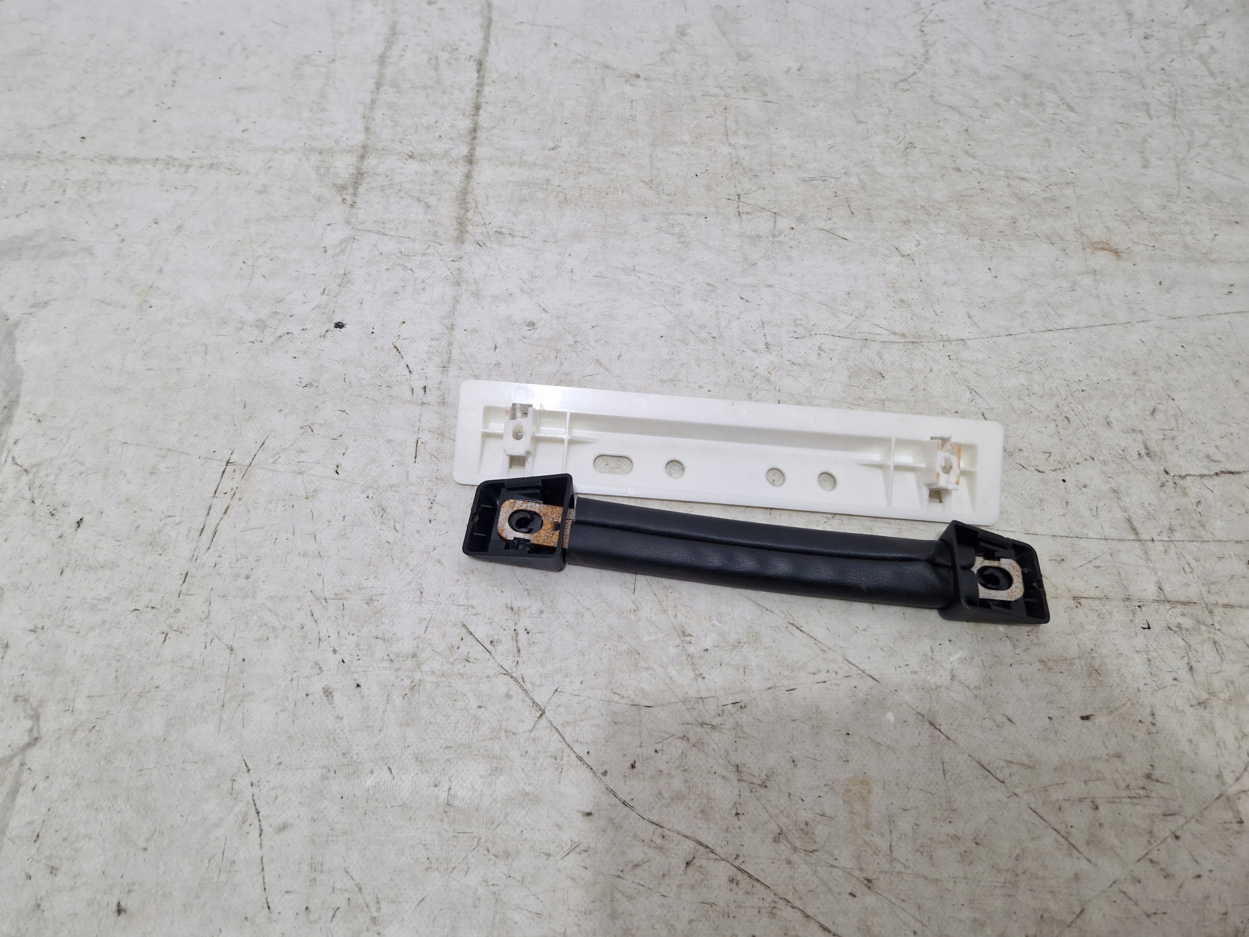 DODGE CHALLENGER 15- handle bracket of the roof