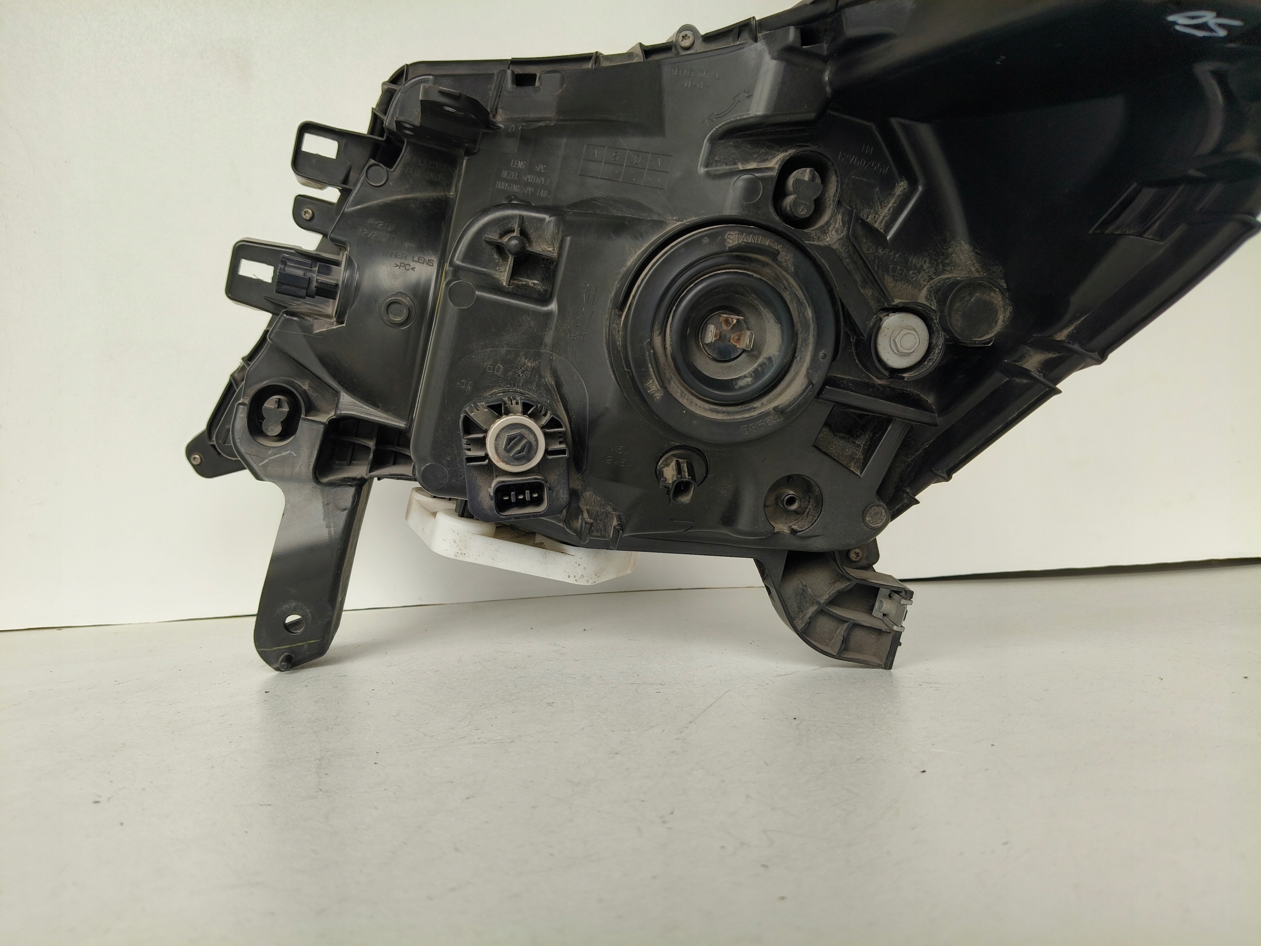 light right REFLEKTOR NISSAN NAVARA D23 NP300 16