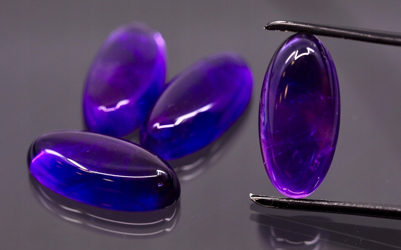 Ametyst A kabošon ovál 20x10 mm