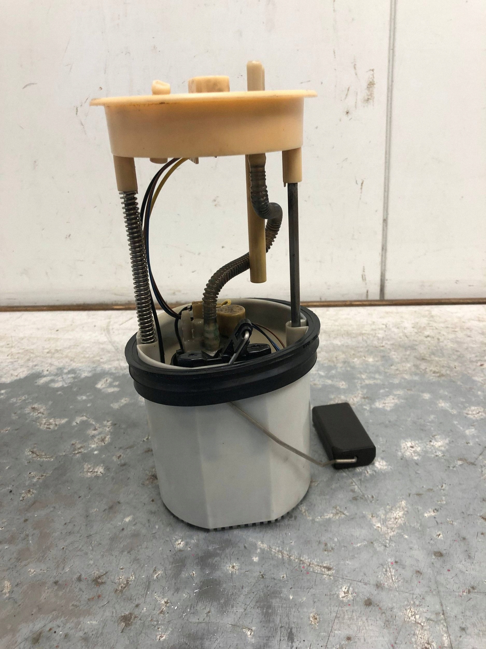 feed pump VW TOURAN and 1T0919050B