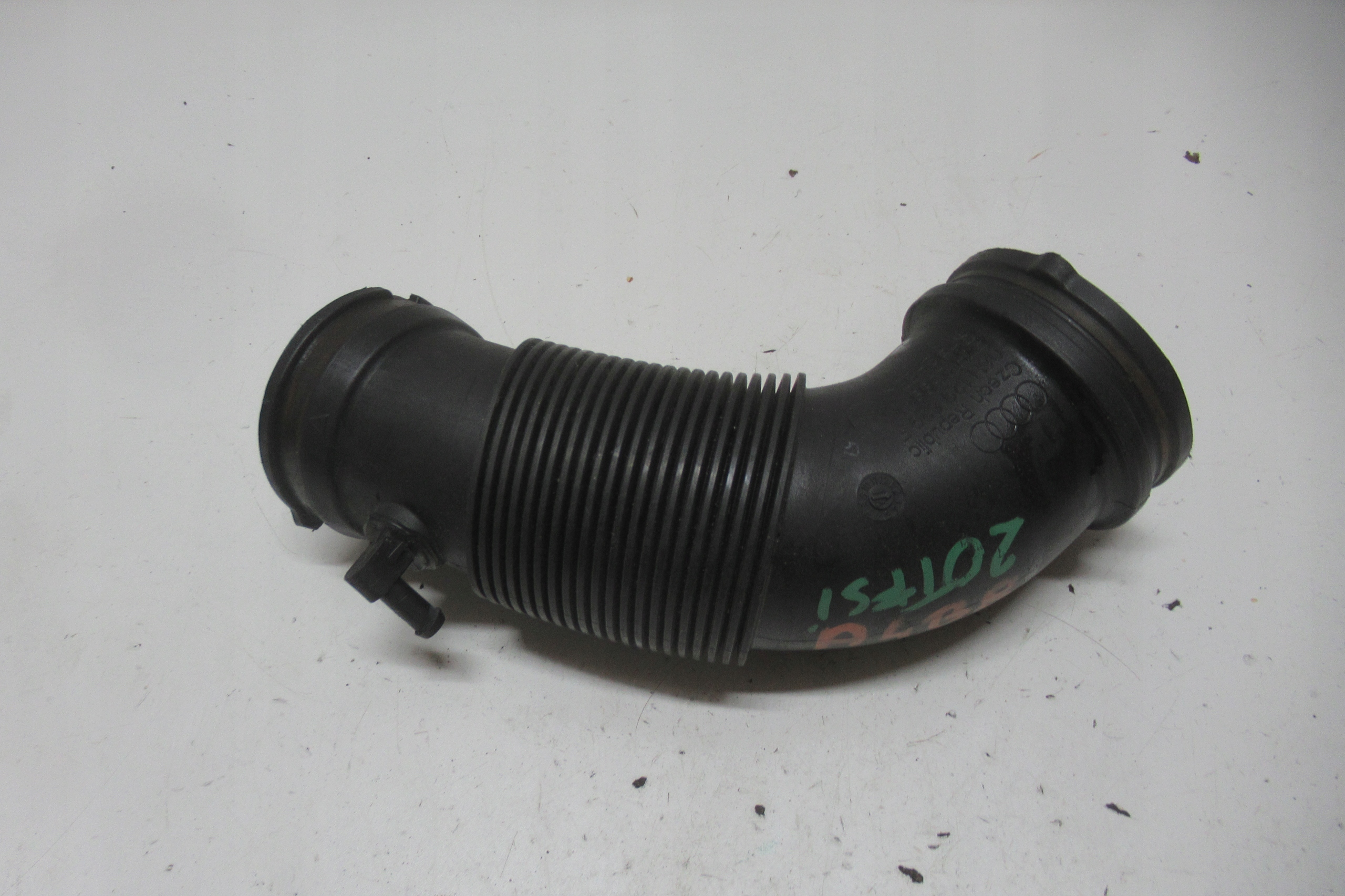 AUDI A4 B8 FL 2.0 TFSI wiring pipe air 06H129629F