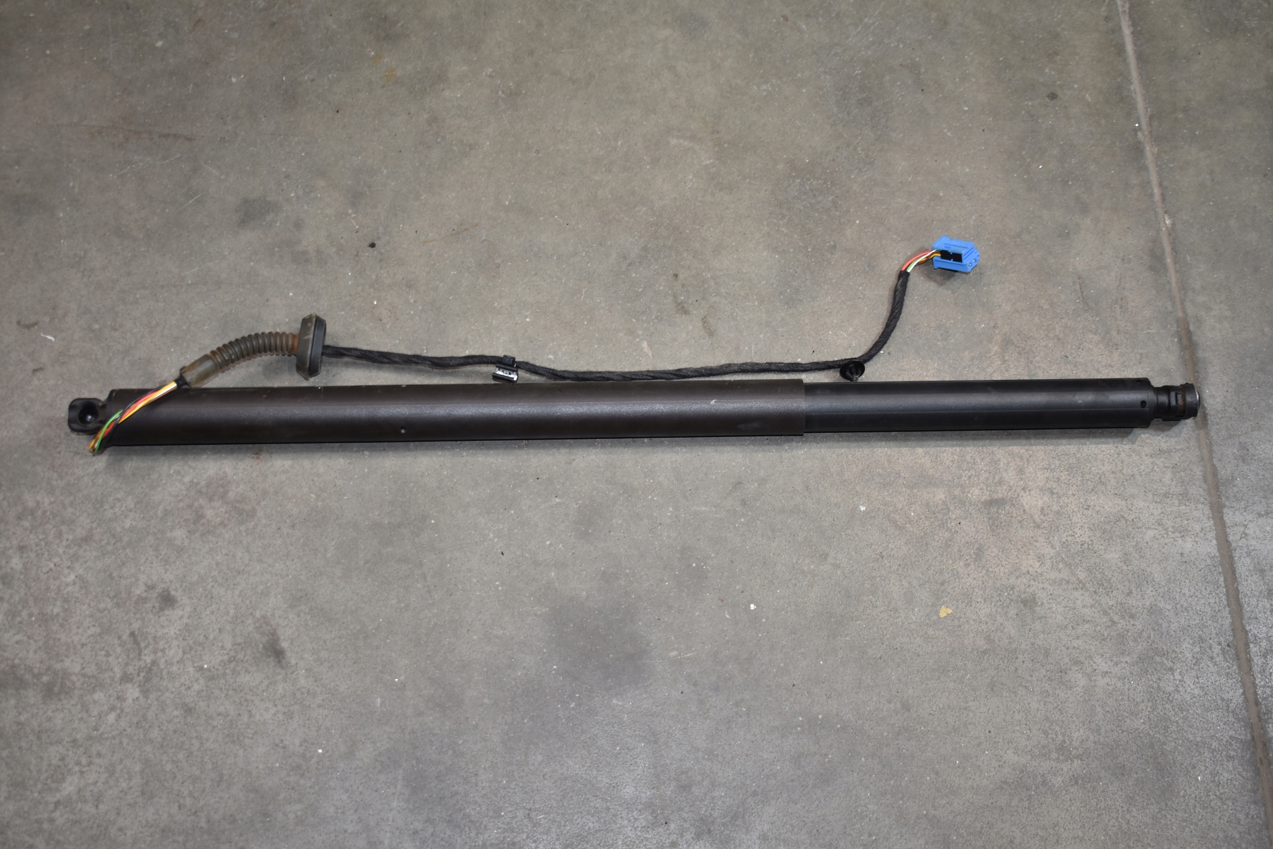 IDEALNY damper left bonnet boot MERCEDES W167 SUV 1