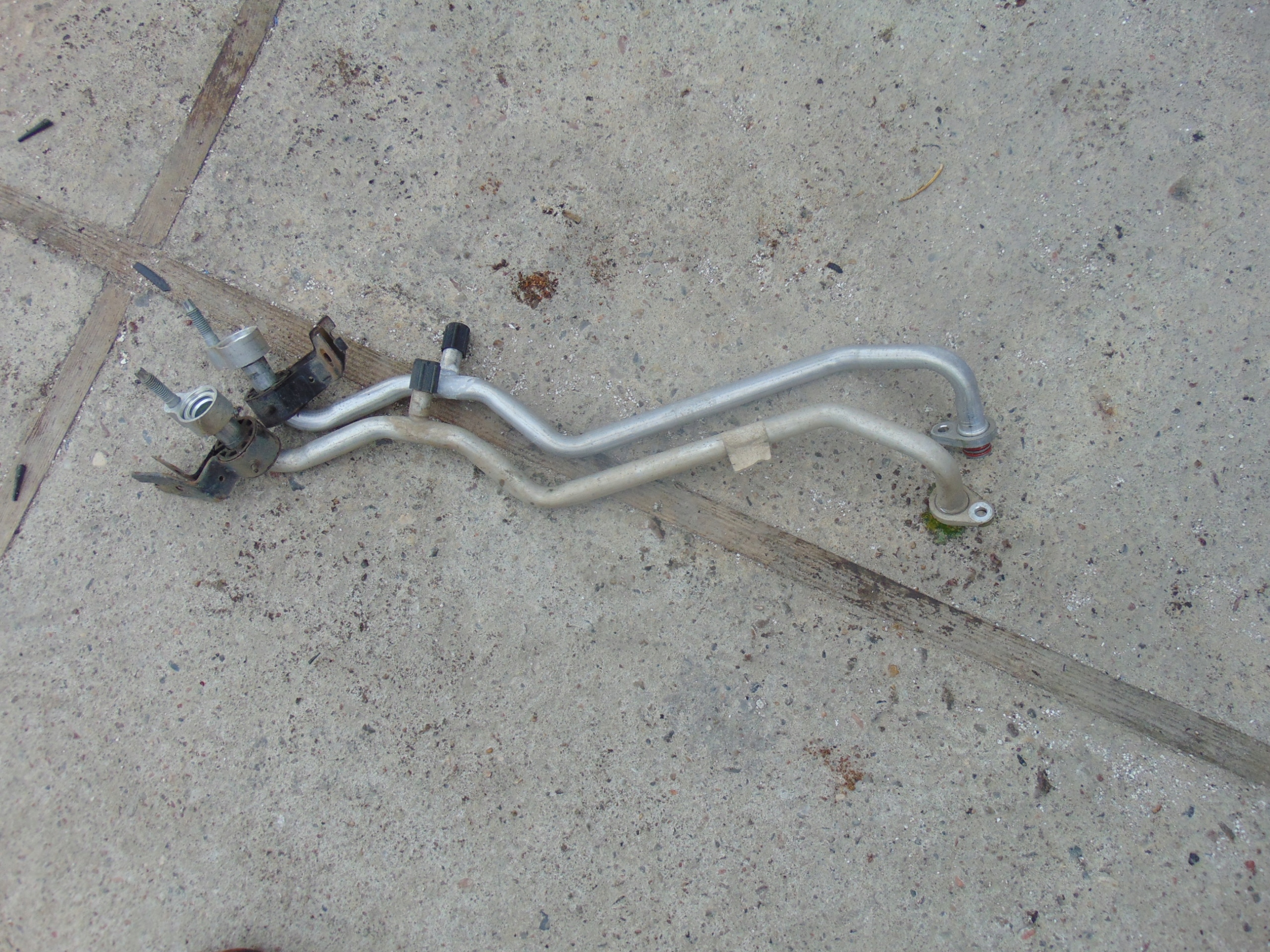 ШЛАНГ КОНДИЦІОНЕРА FORD FIESTA MK7 1.25 БЕНЗИНОВИЙ