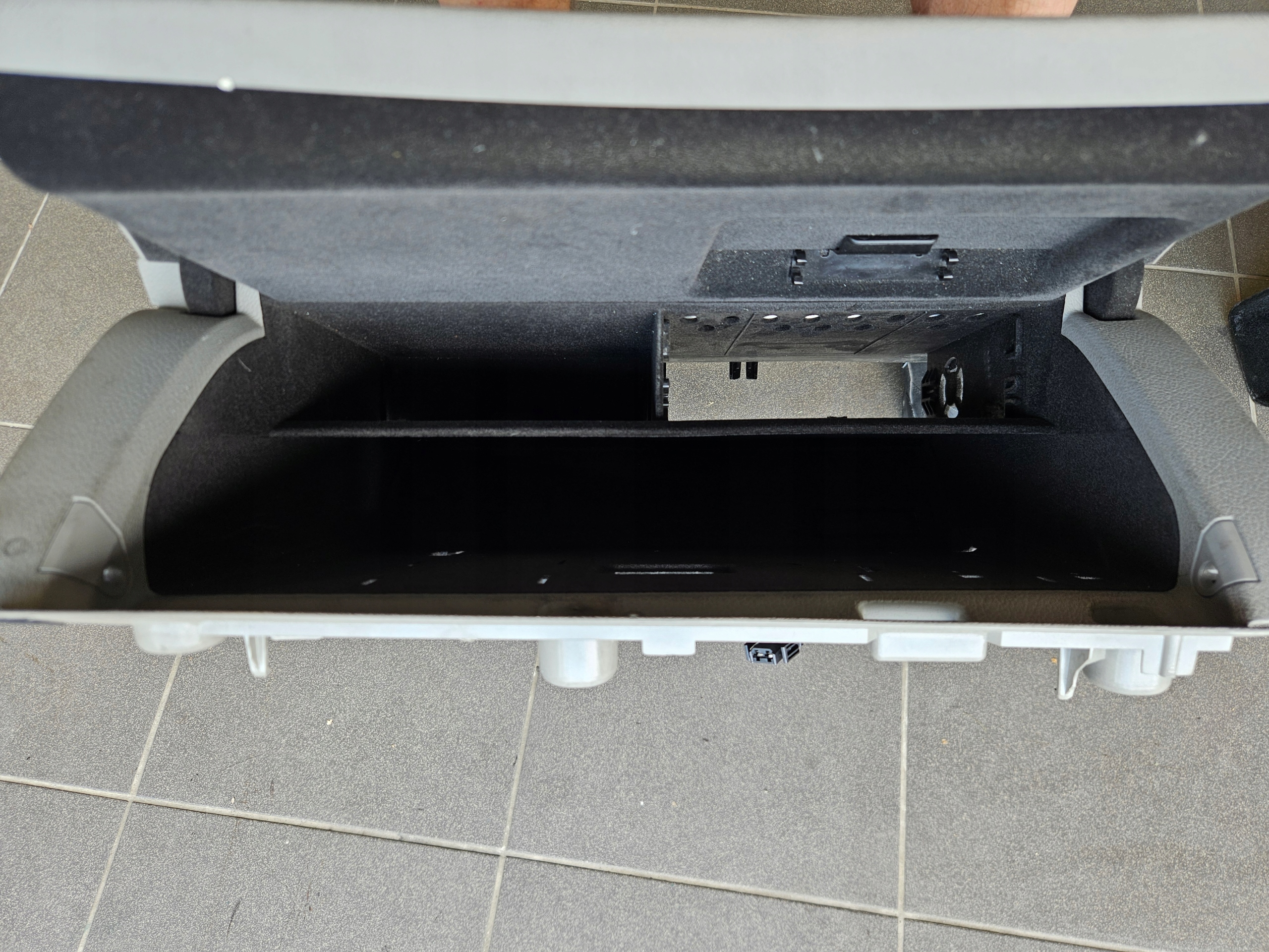 passenger compartment plato AUDI A6 C6 04-08 GORLICE 4F1857035CH