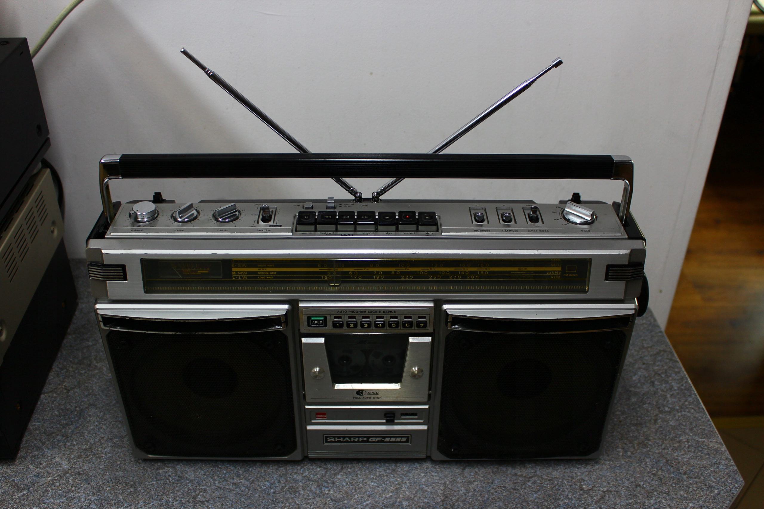 SHARP GF-8585 Ghettoblaster / Radioodtwarzacz EAN (GTIN) 5060445415369