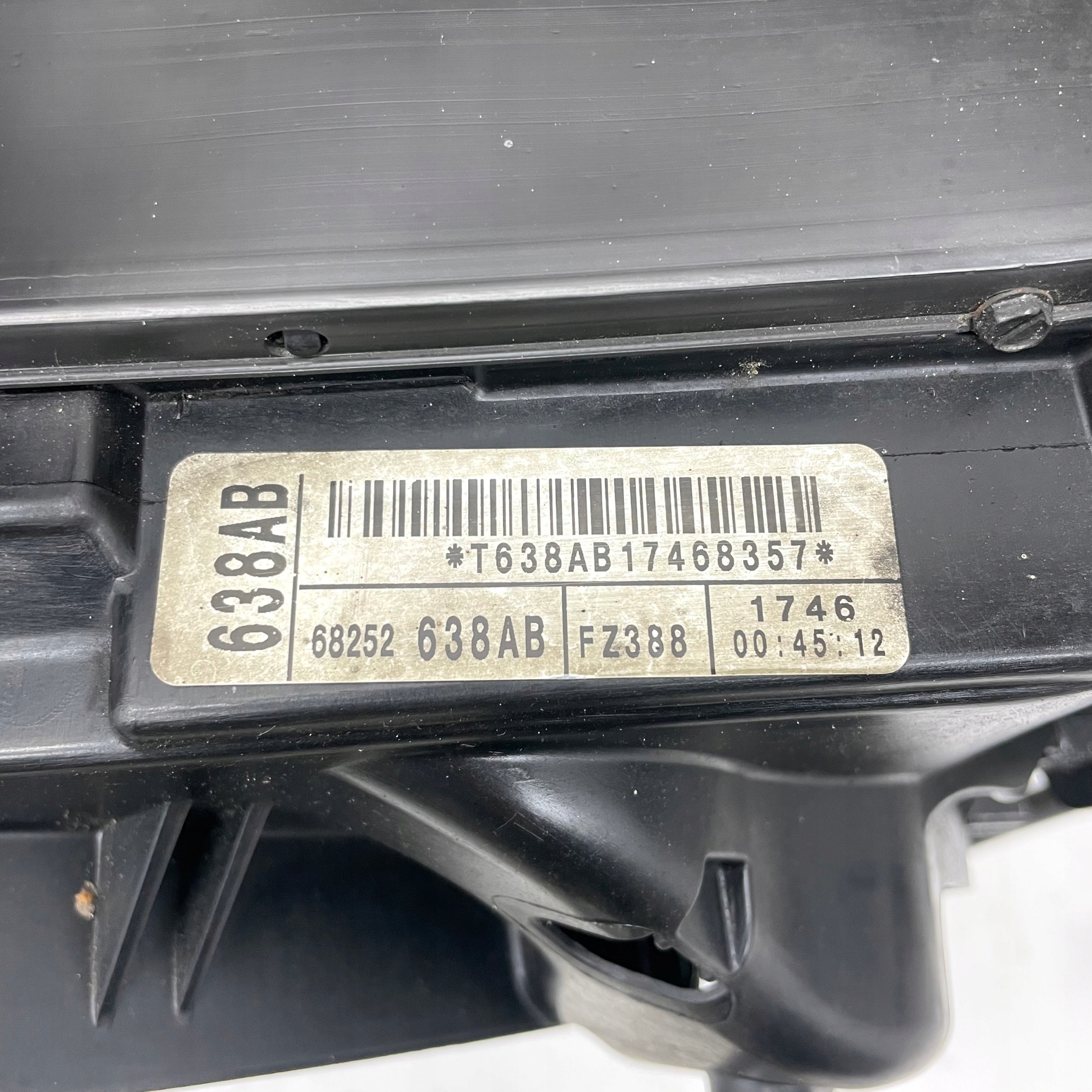 JEEP GRAND CHEROKEE WK2 3.0CRD PAS PRZEDNI KOMPLETNY CHŁODNICE Strona zabudowy przód