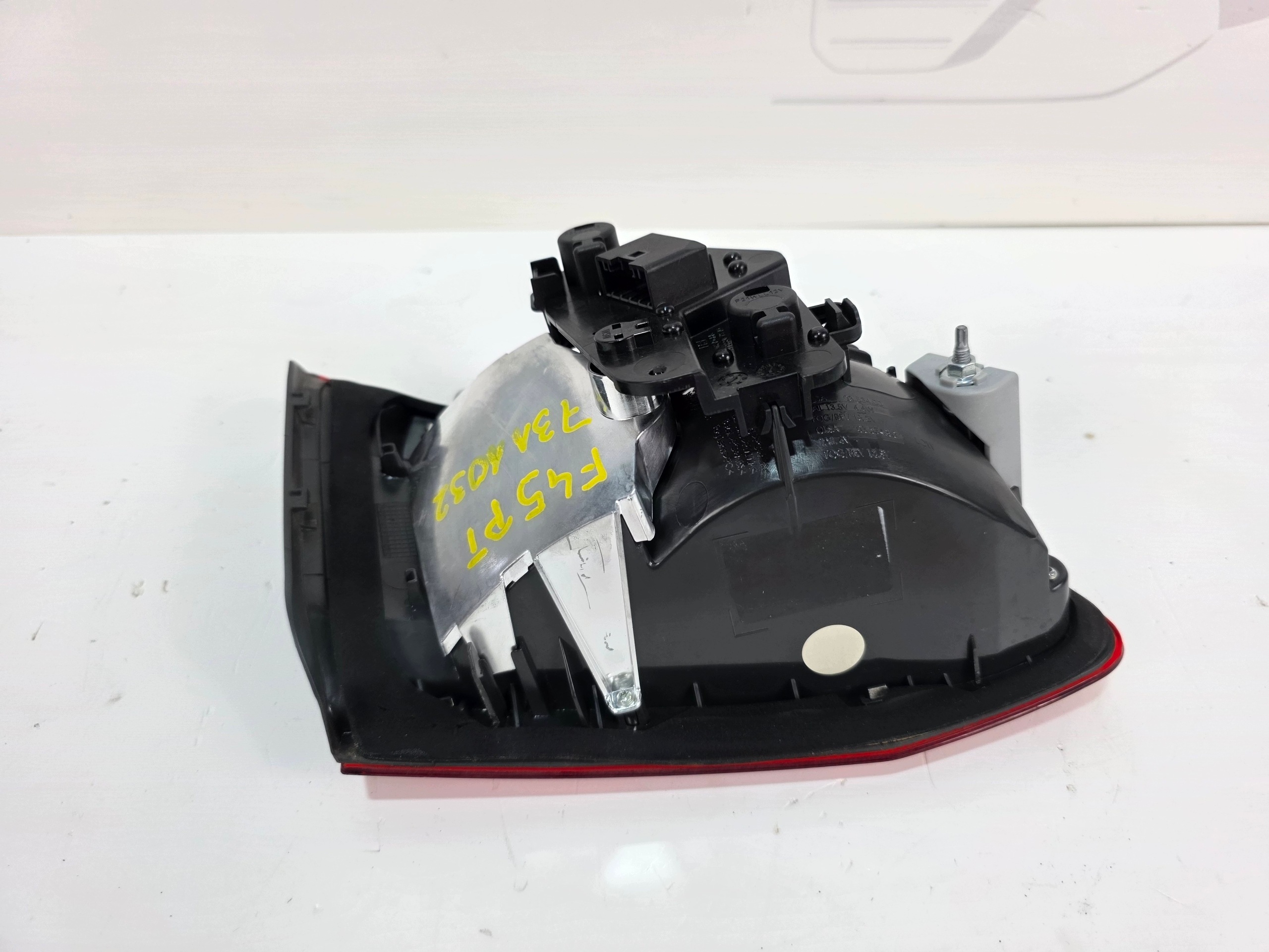 light right rear to the bonnet BMW 2 F45 7311032