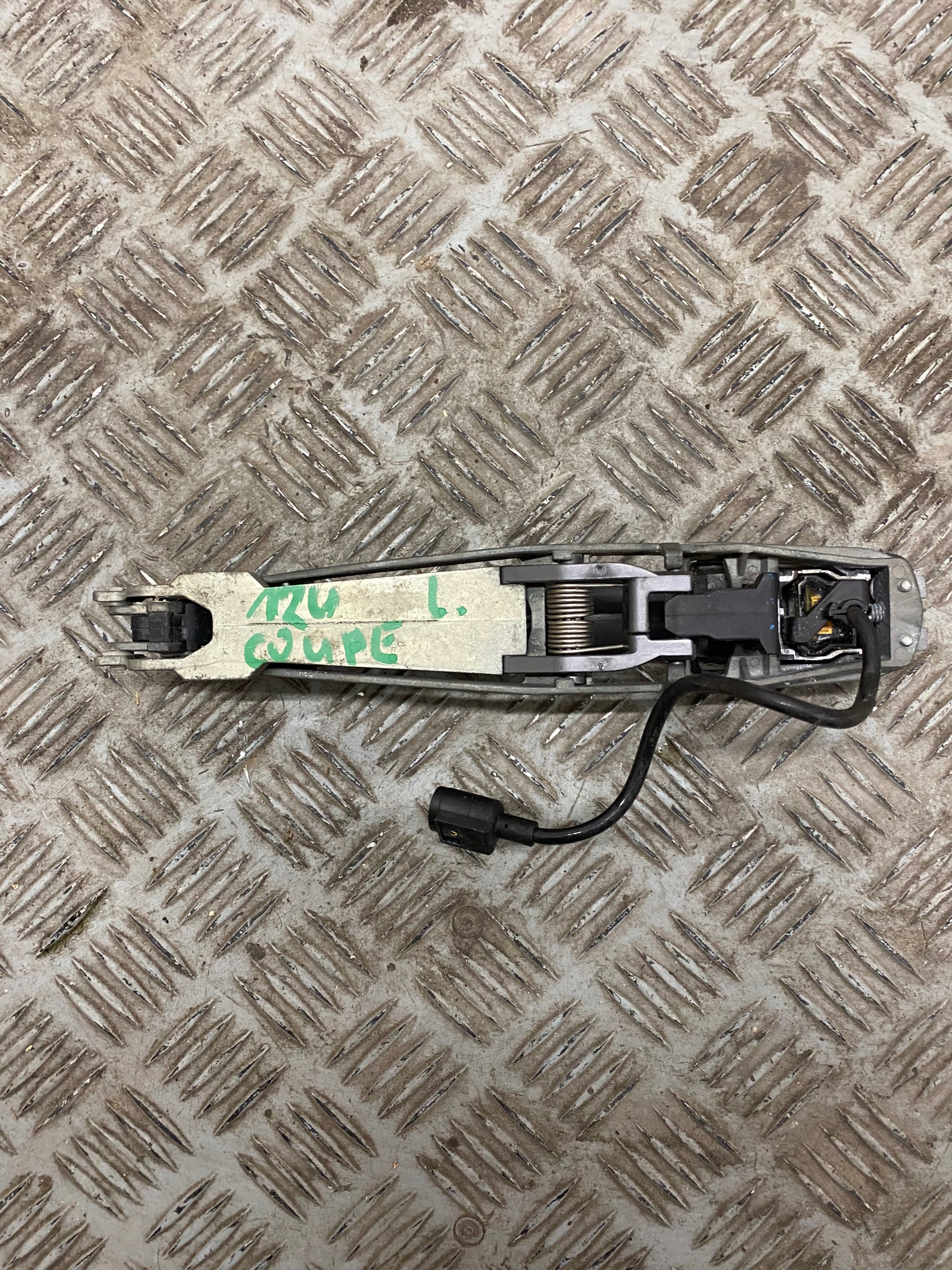 KLAMKA LEWA MERCEDES W124 COUPE Stan opakowania zastępcze