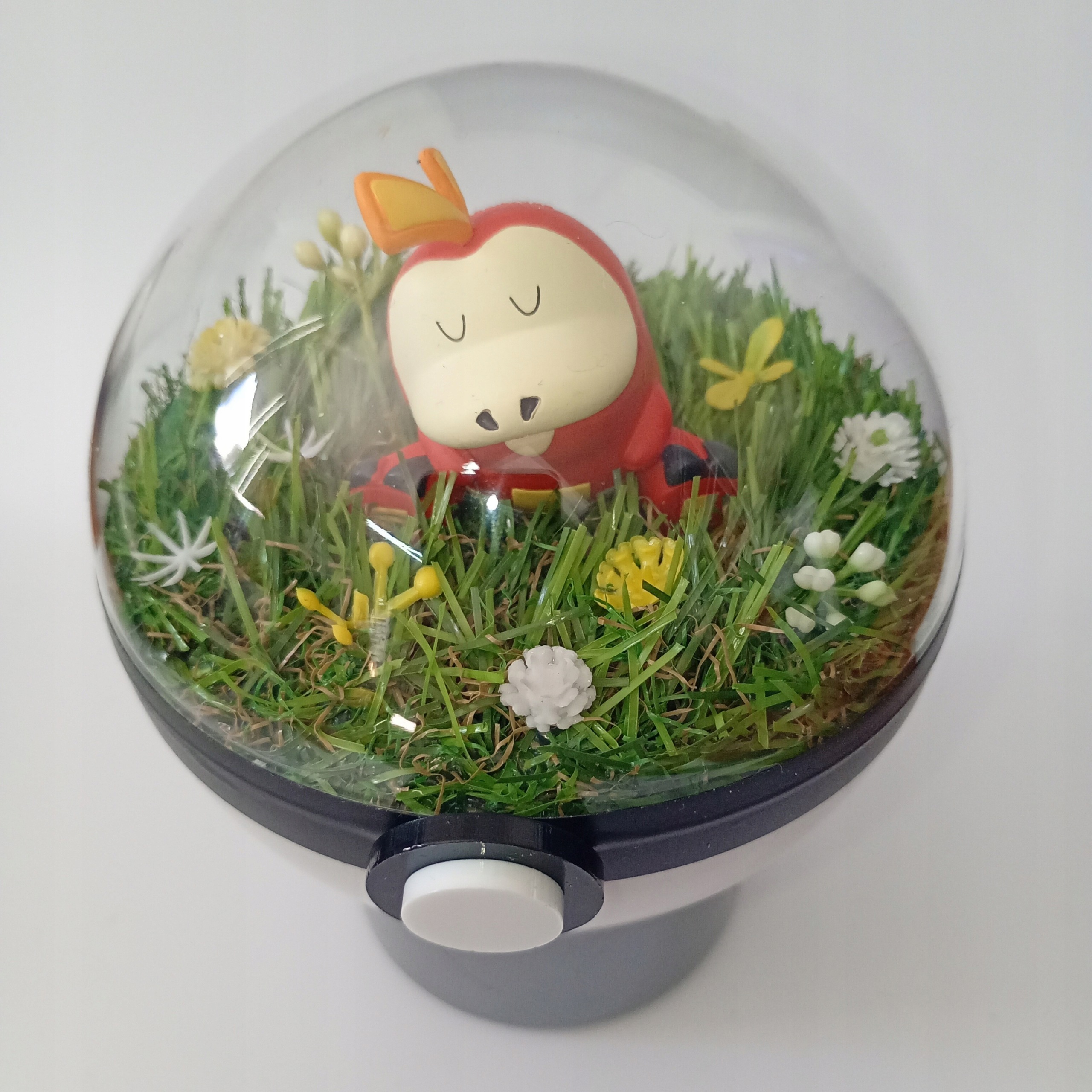 Fuecoco Pokeballové Terárium Unikátní Diorama Pokémon Ručně Vyrobené 10 CM