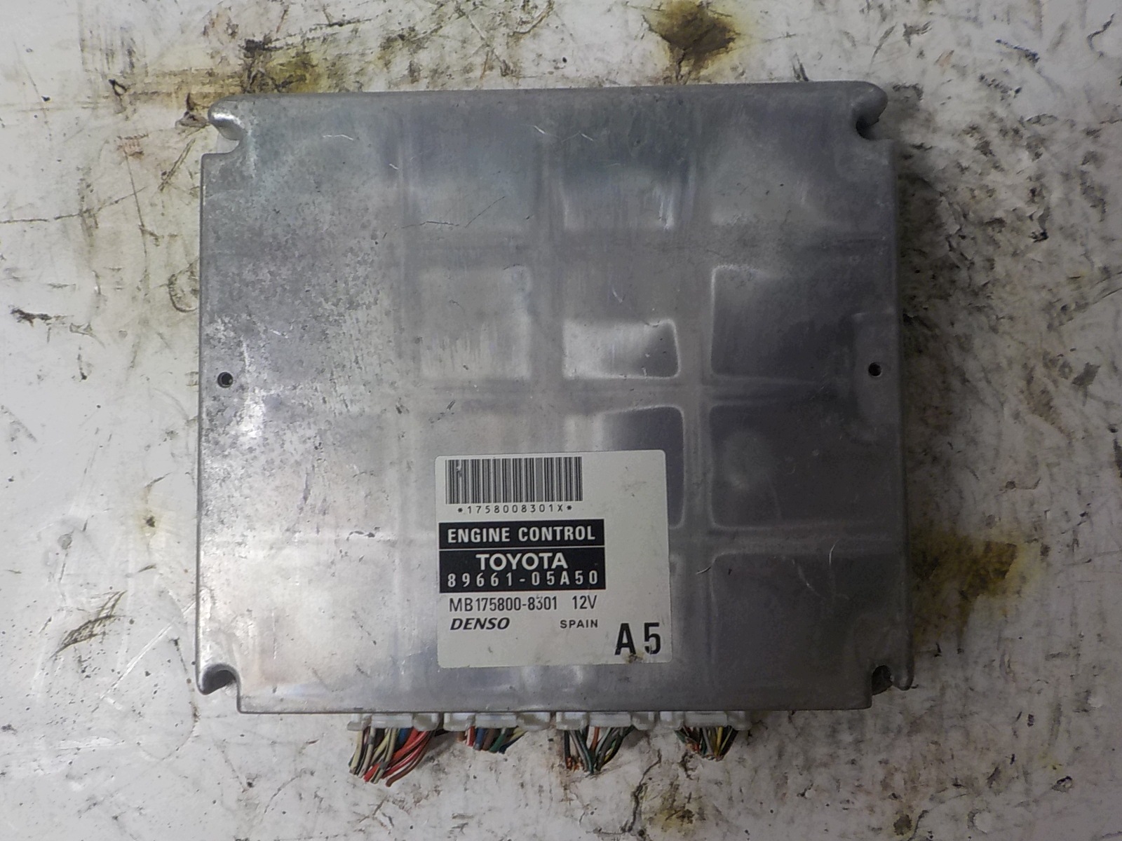 TOYOTA AVENSIS II computer control unit 89661-05A50 175800-8301