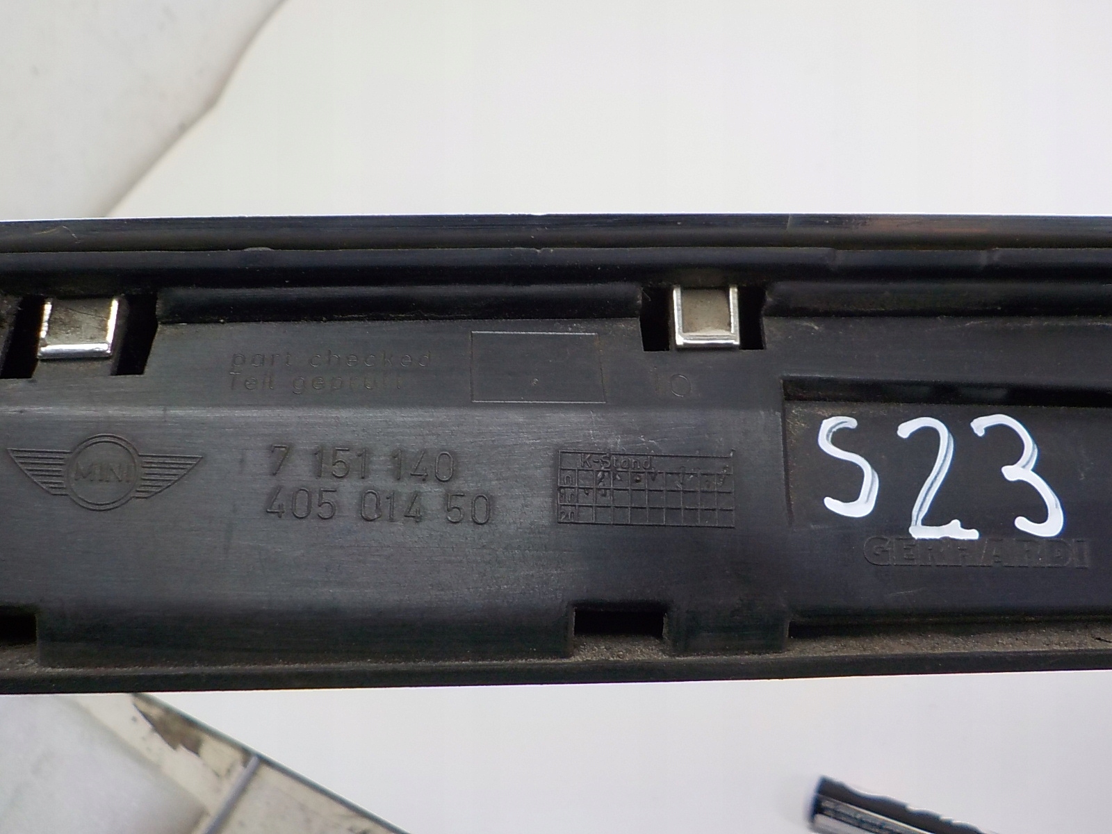MINI MINI (R56) cap bonnet moulding 7151140