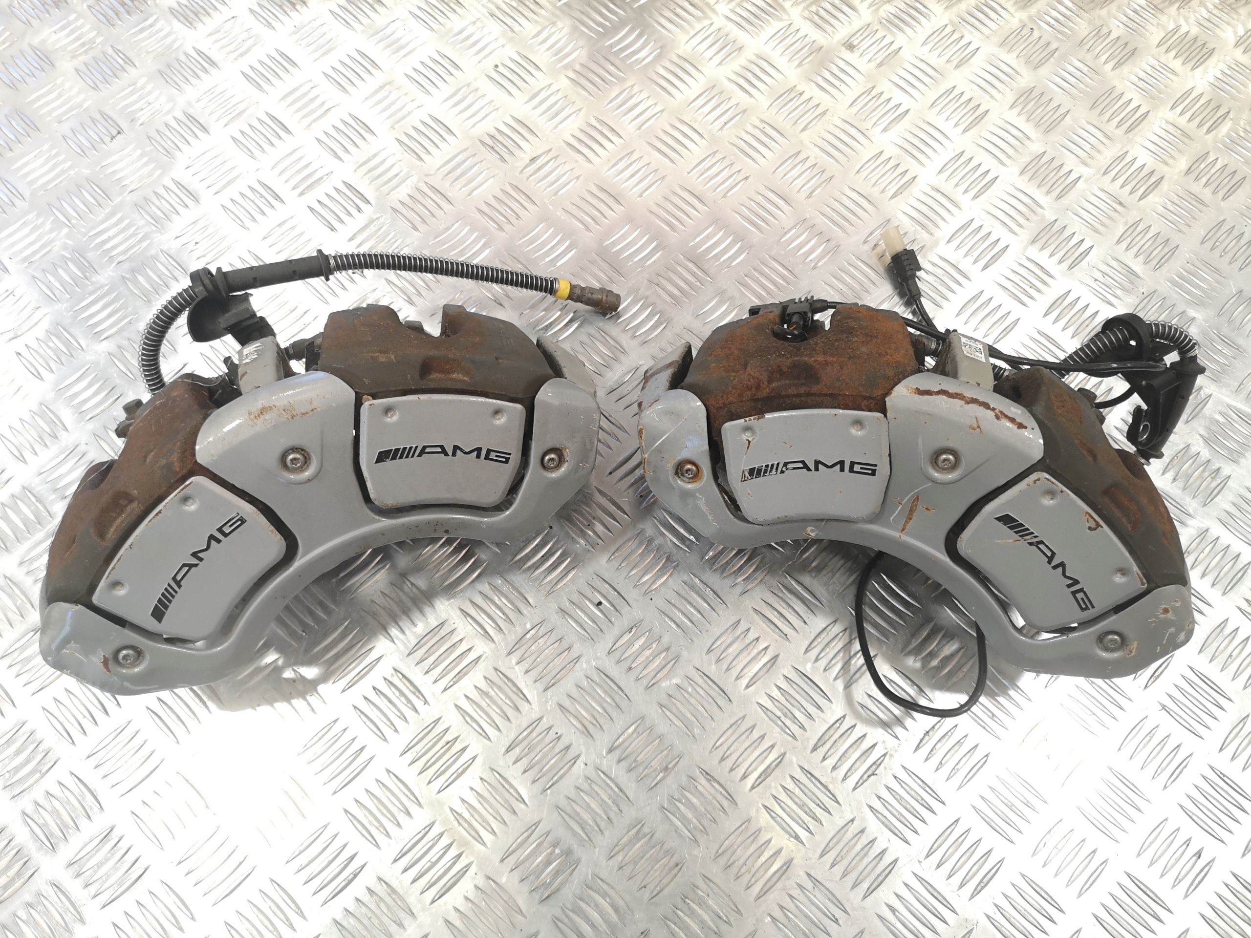 ZACISK HAMULCOWY LEWY PRZOD MERCEDES AMG W216 63