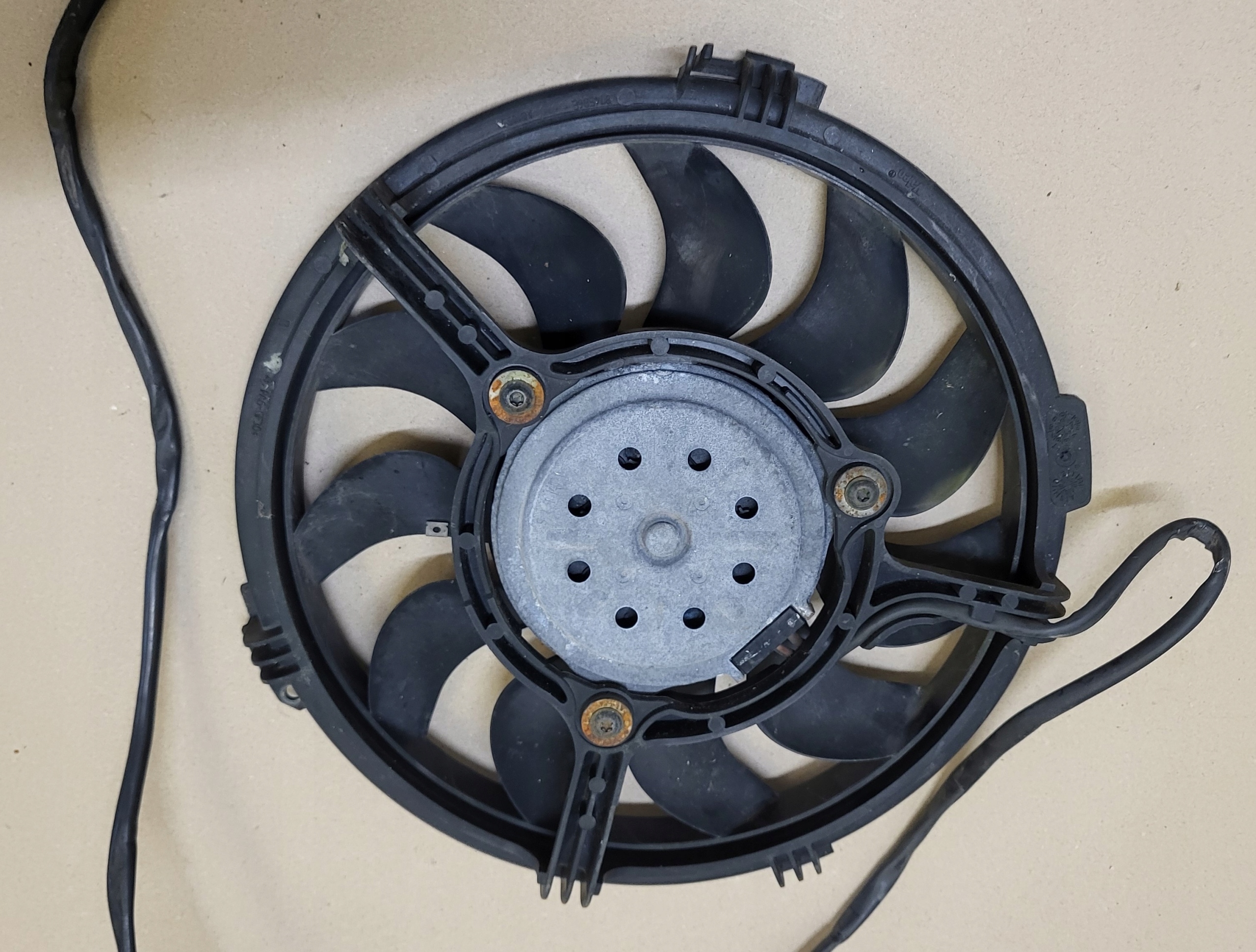 ventilátor chladiče klimatizaci AUDI A4 B7 8E 2.7 3.0 TDI OE EU