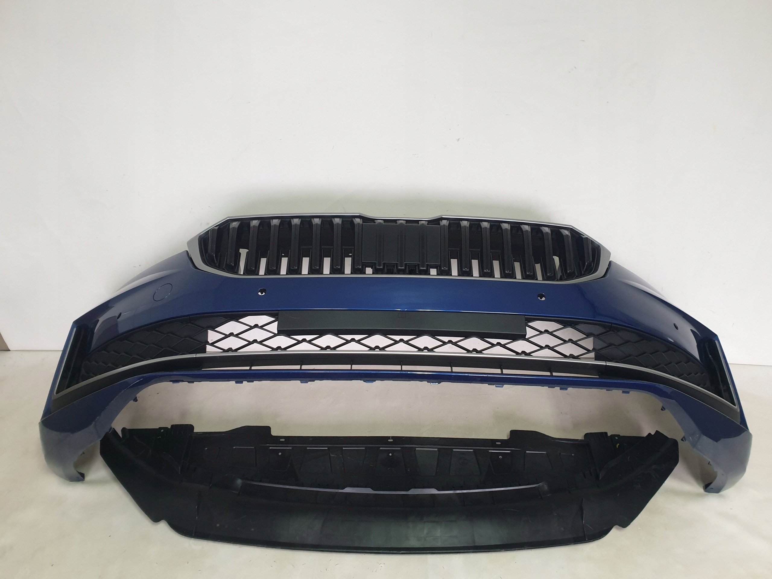 SKODA SUPERB IV 3P0 23-> bumper front front 6 x PDC cover 3P0807221