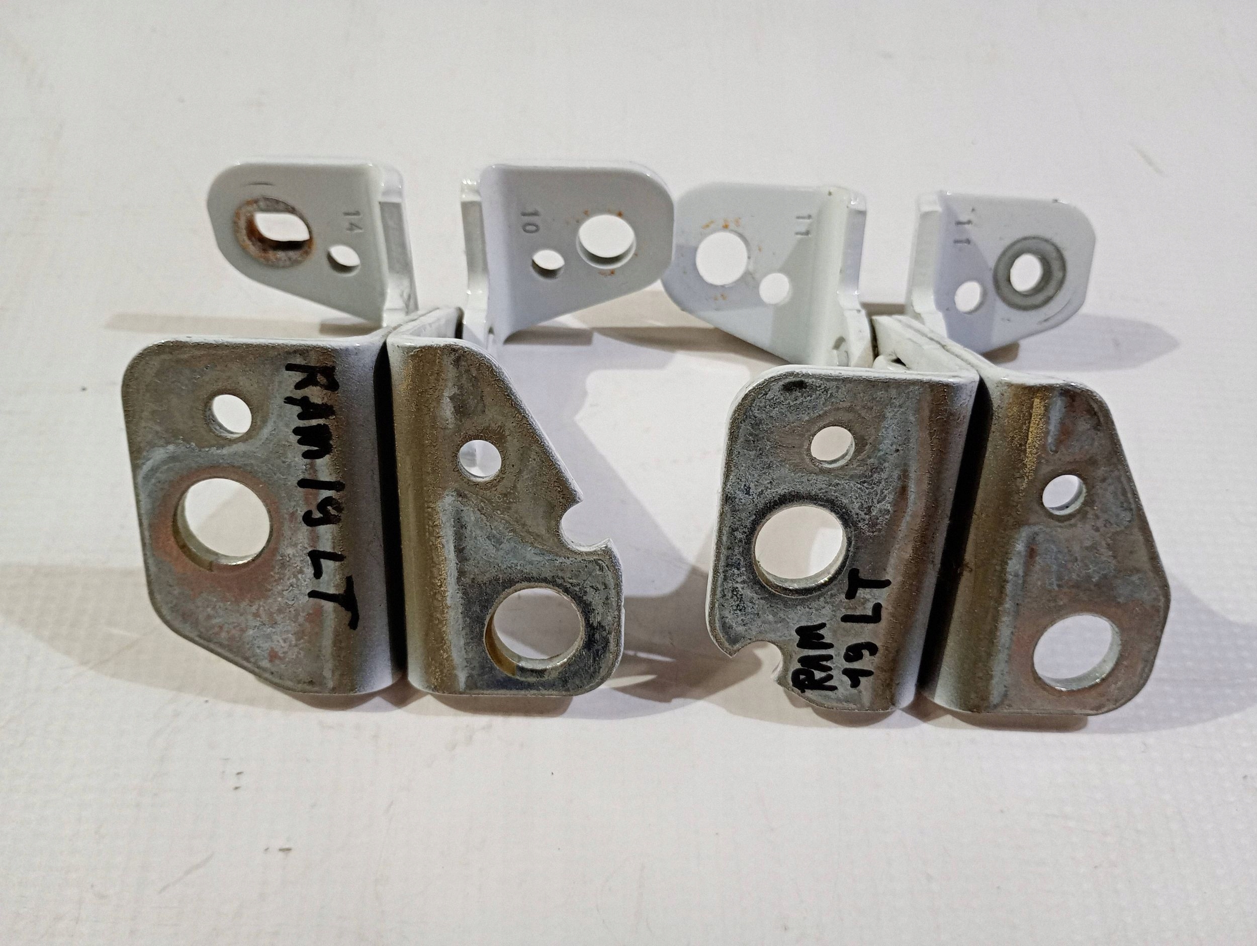 hinges door left rear part rear. left komplet Dodge RAM 1500 2019