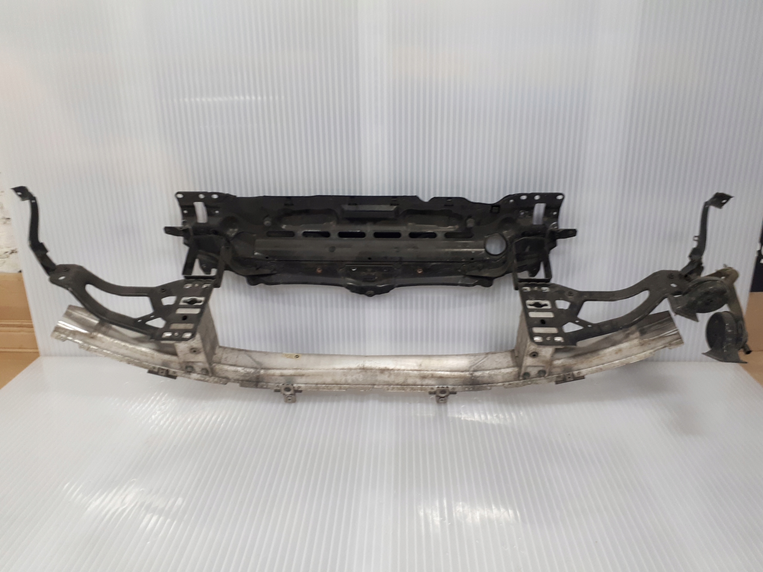 BMW E60 E61 belka wzmocnienie pas przedni przód M PAKIET OE Strona zabudowy przód