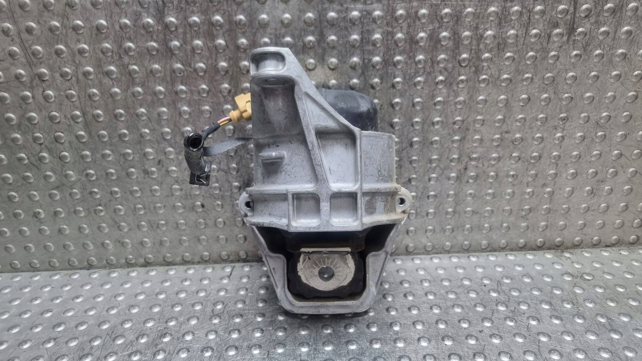 engine mount left 8B3199371BQ AUDI A5 B10 A6 C9 2.0 TDI 150KW 4x4