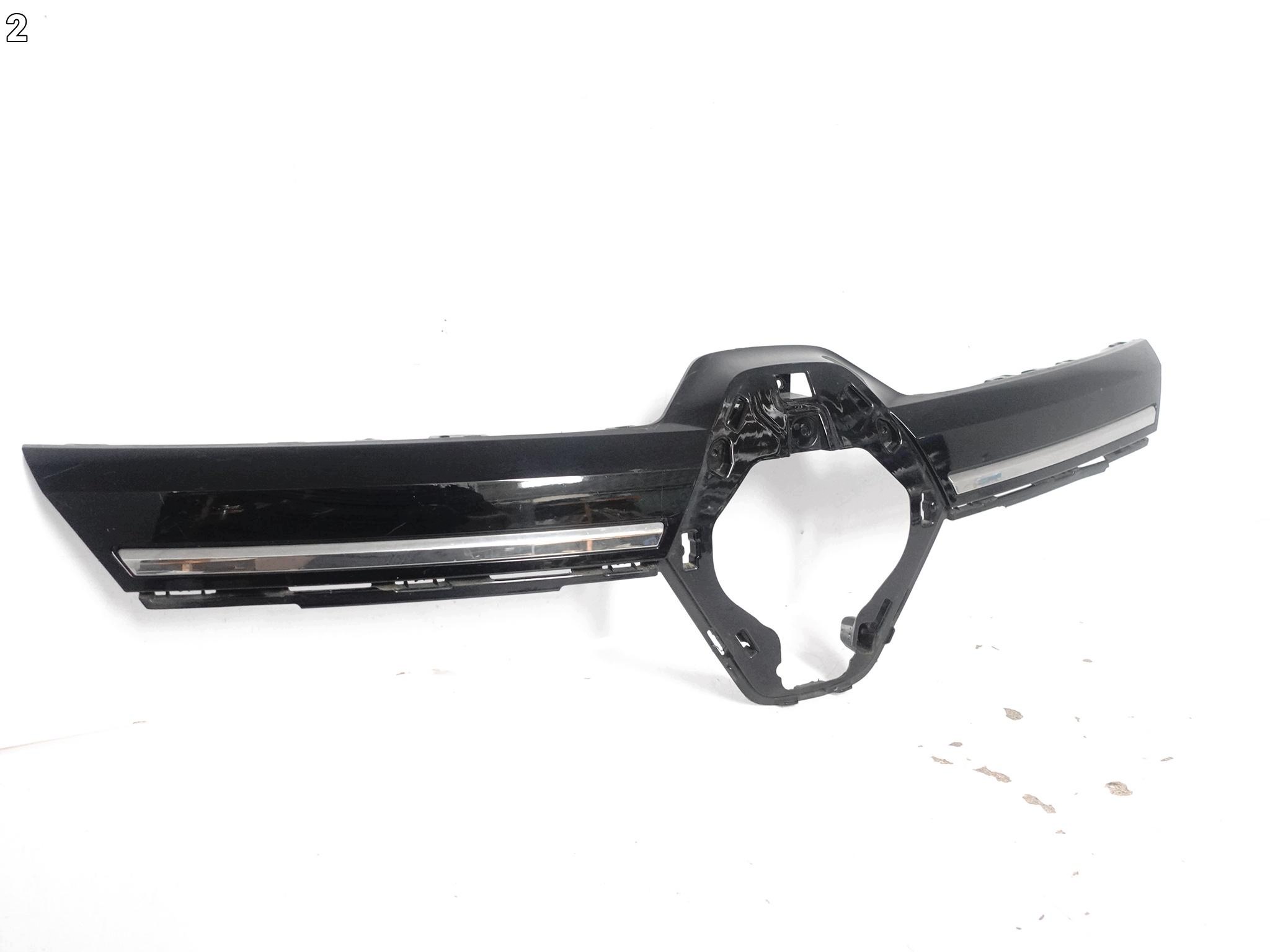 RENAULT MEGANE V 5 E-TECH ELECTRIC BCB 22- grill grille moulding W bumper