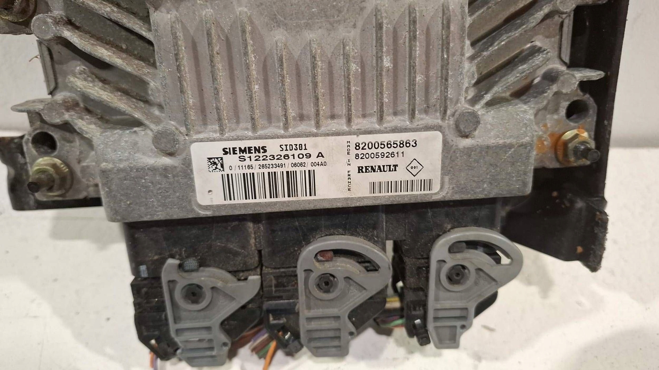 control unit of the engine computer S122326109A Renault Megane II 1.5 DCI