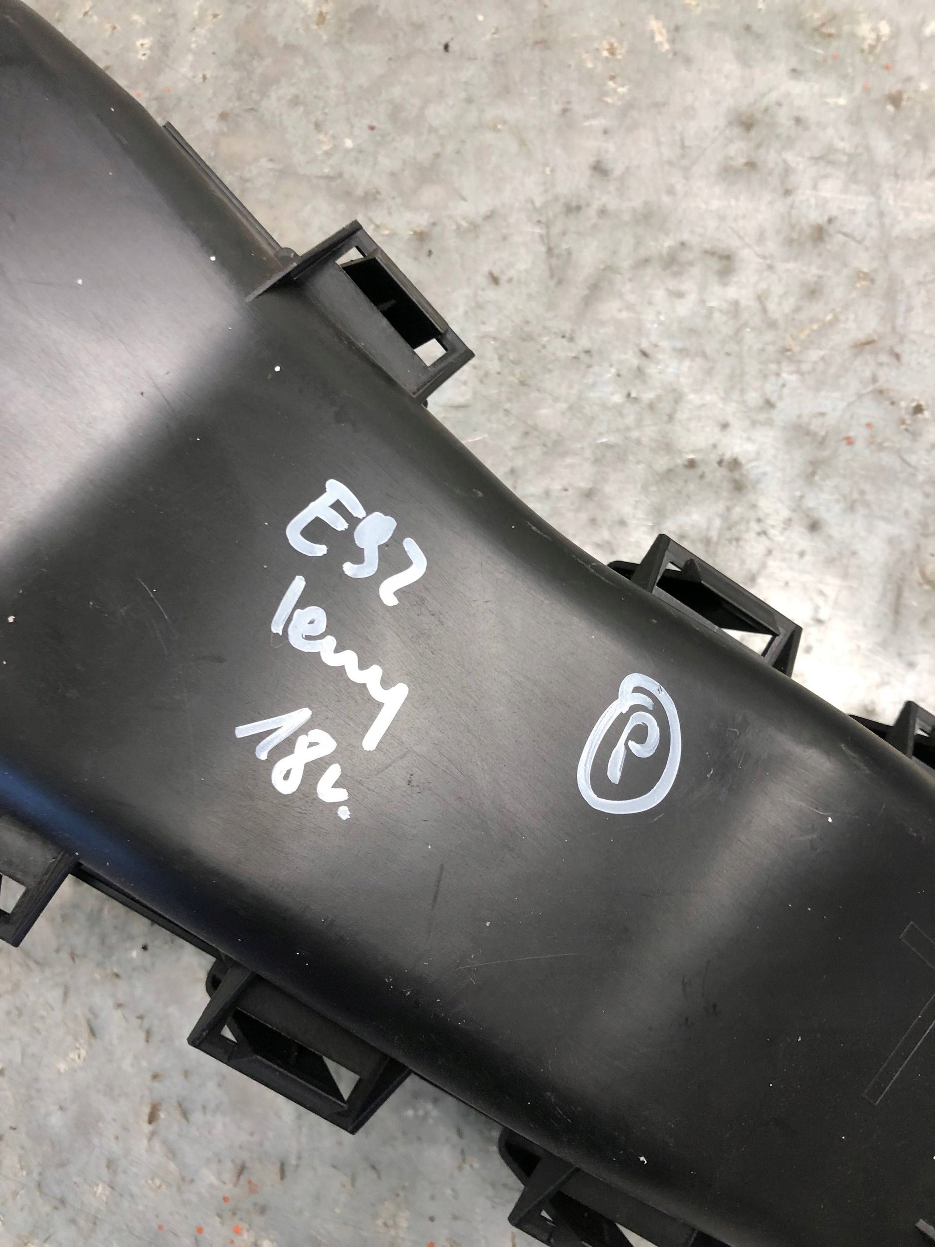 přívod VZDUCHOVÁ TROUBA levý BMW E92 8045361