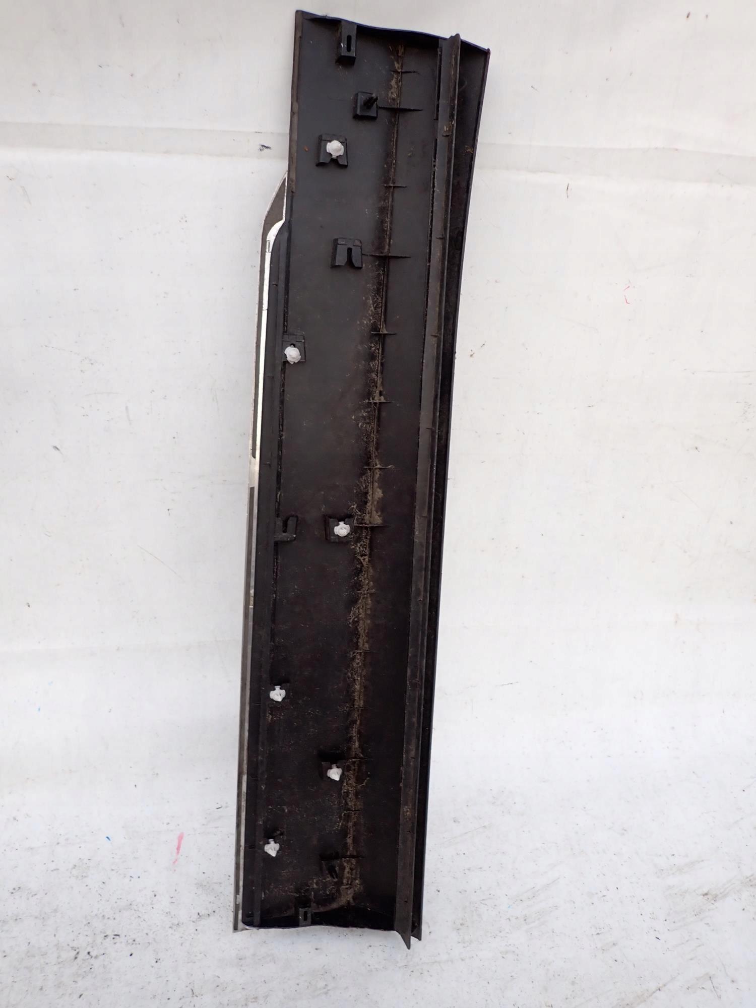 VW TIGUAN II 2 16-24 cap moulding door left front