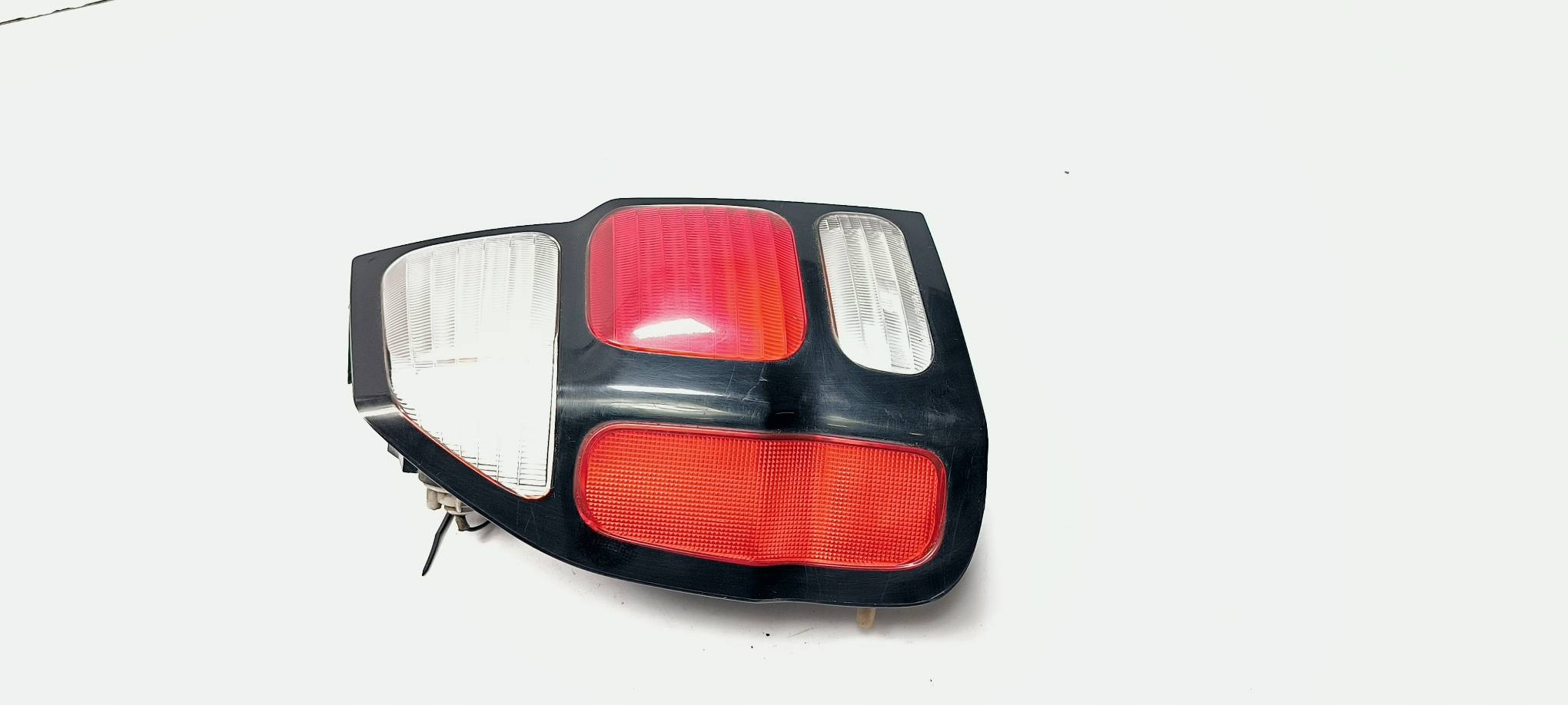 light left rear part MITSHUBISHI MONTERO