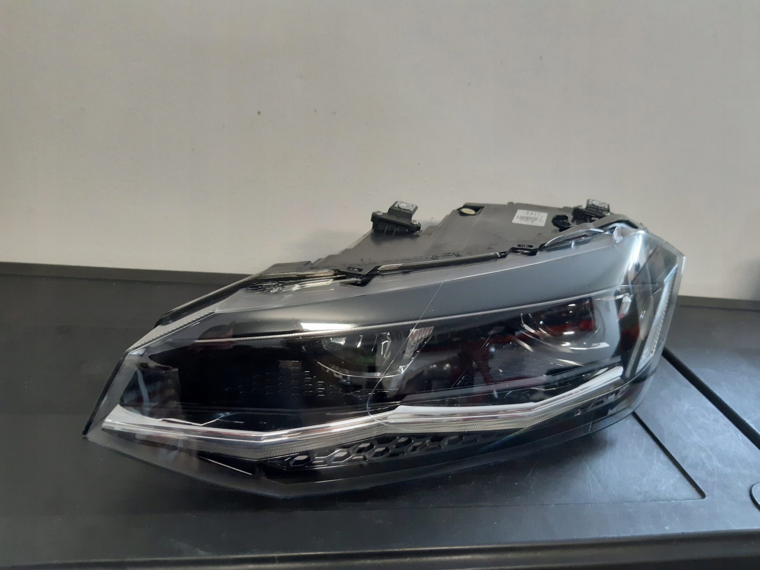 vw POLO full led левая 2G1 941 035H