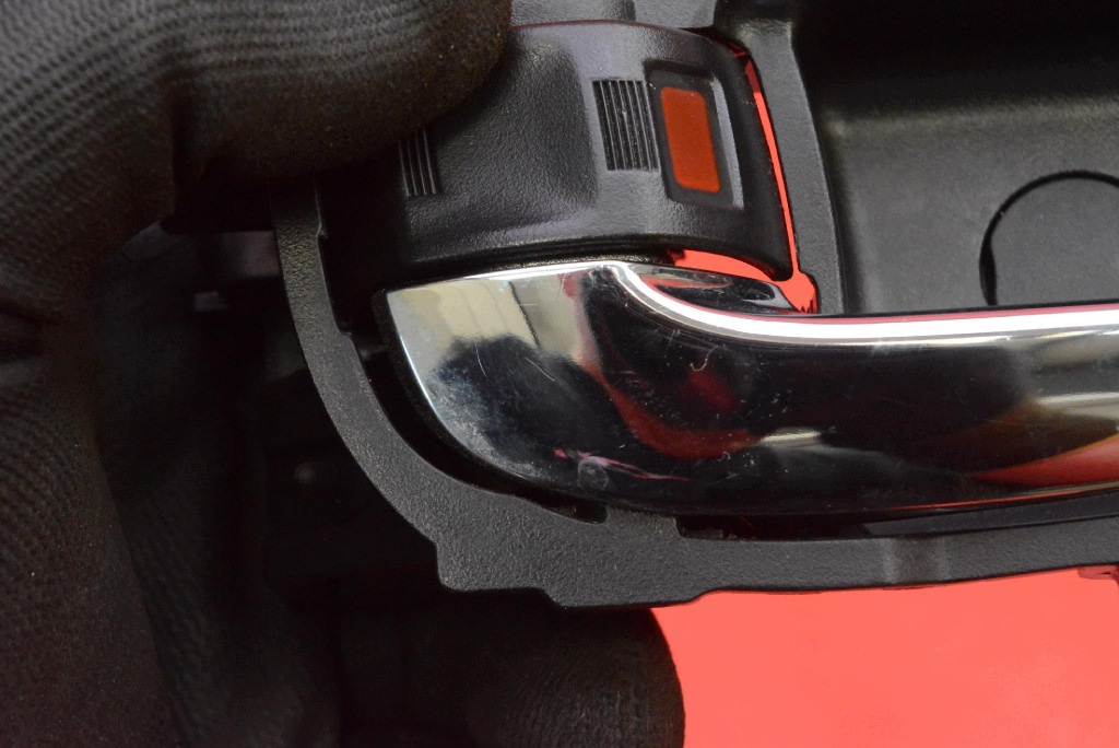 handle inner left front CHROM 69206-0D450 TOYOTA AYGO 2 II 14-20