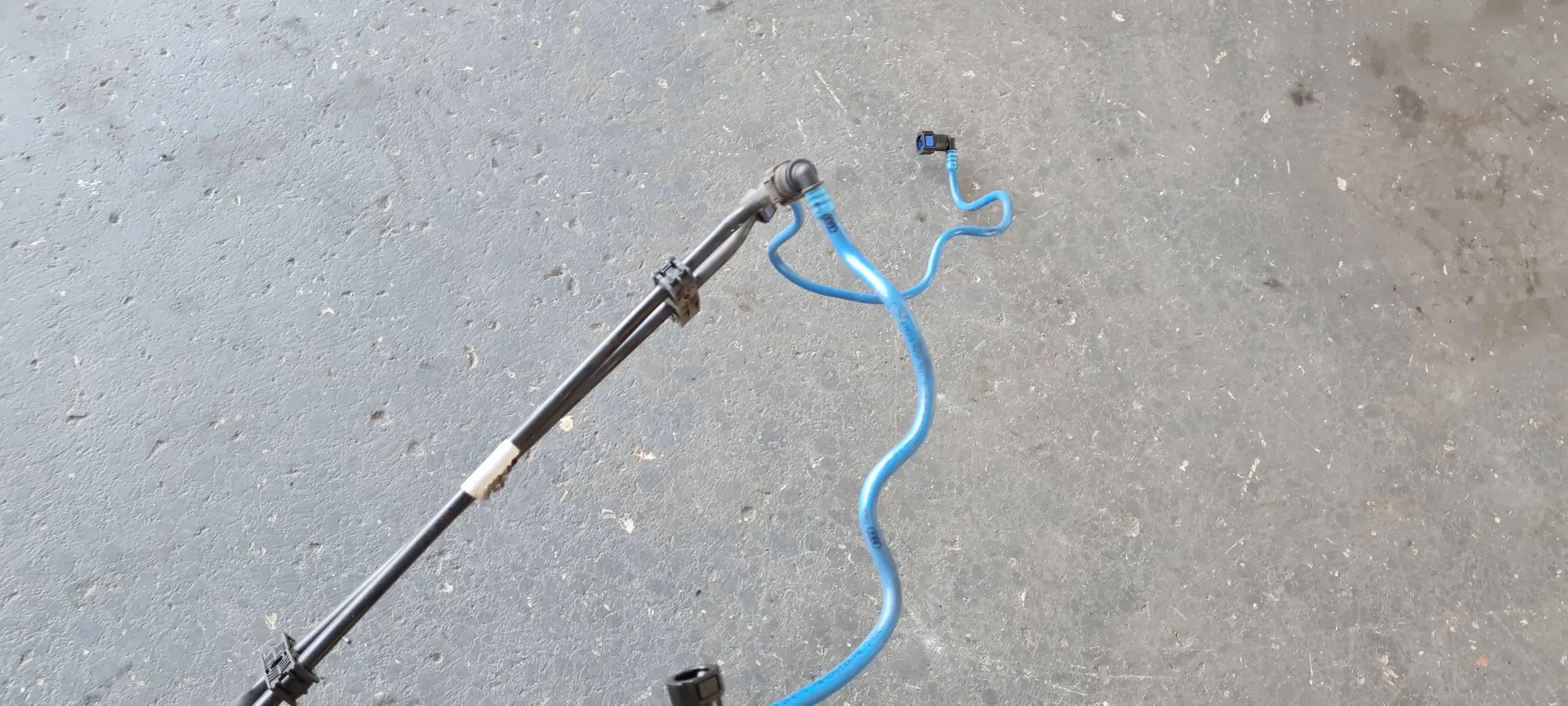 A4 B9 8W SCHLÄUCHE FUEL LINE UNTERFAHRSCHUTZ 2.0 TDI A5 8W