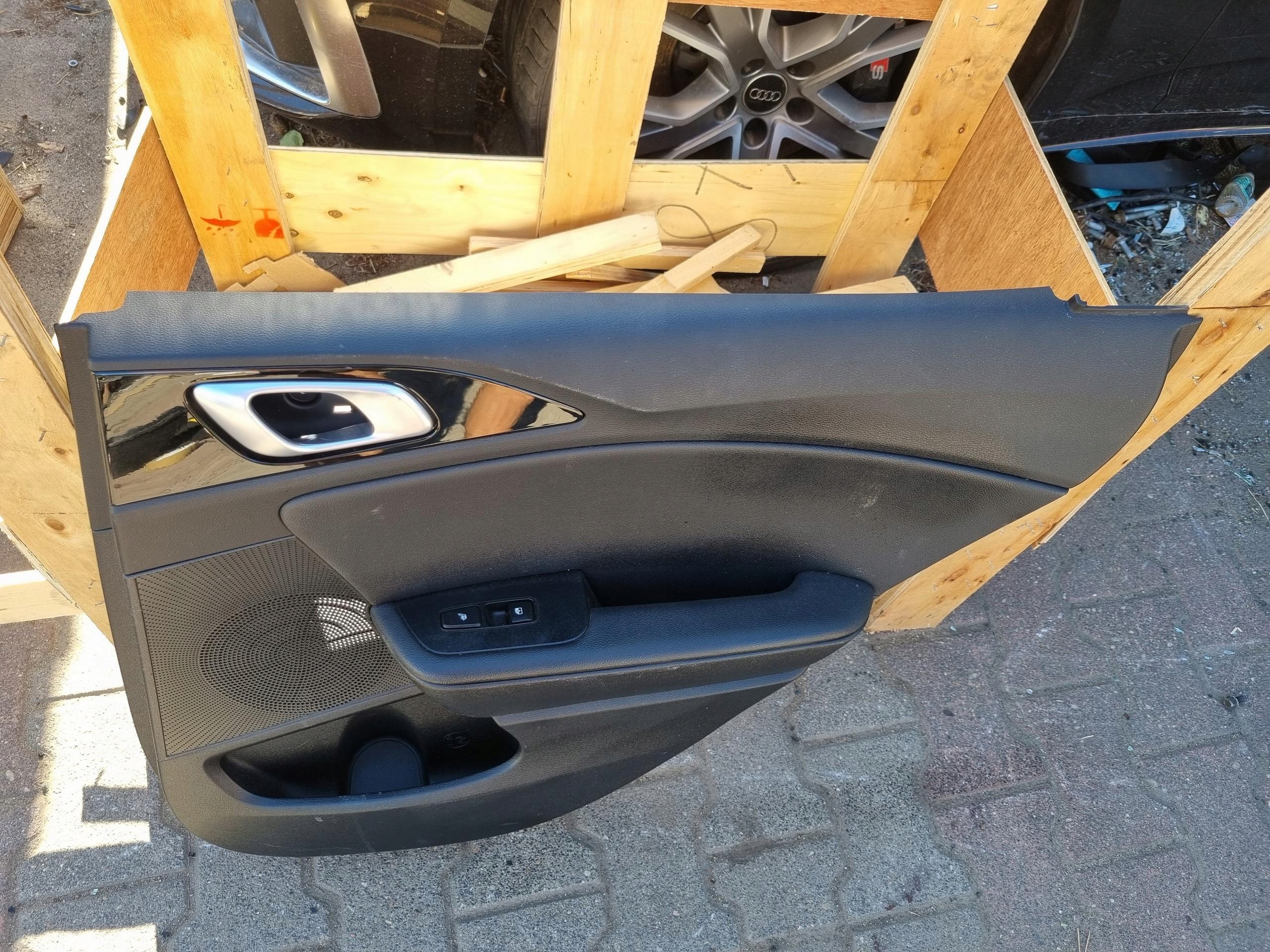 дверные карты задний правый kia XCEED 20R