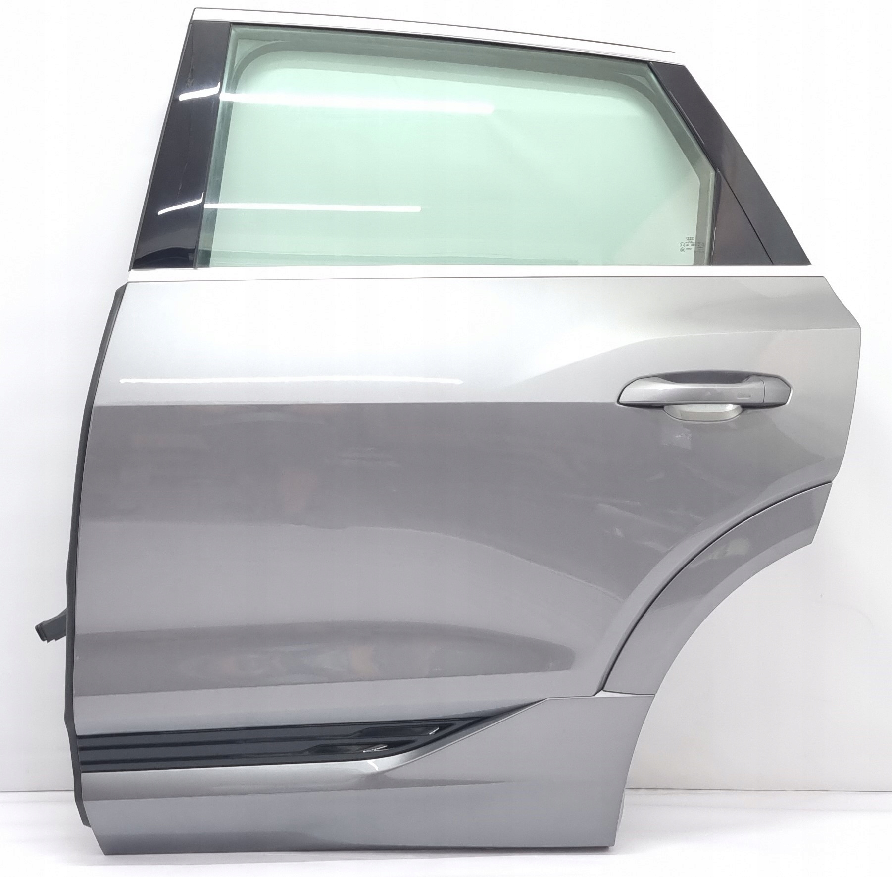 Drzwi lewy tył Audi E-Tron 4KE LZ7F Kolor szary