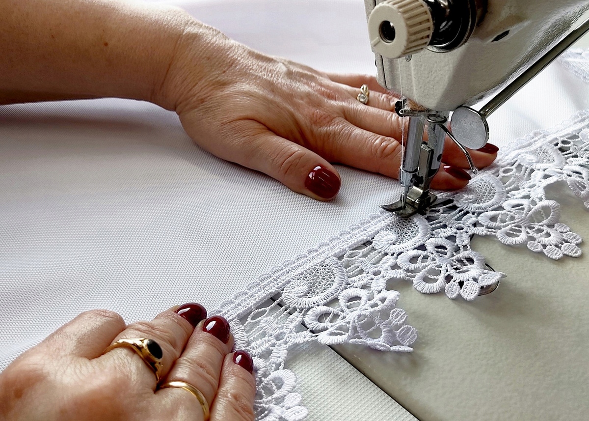 Obrus Plamoodporny Elegancki Gipiura Koronka Biały 100x180 Długość 180 cm