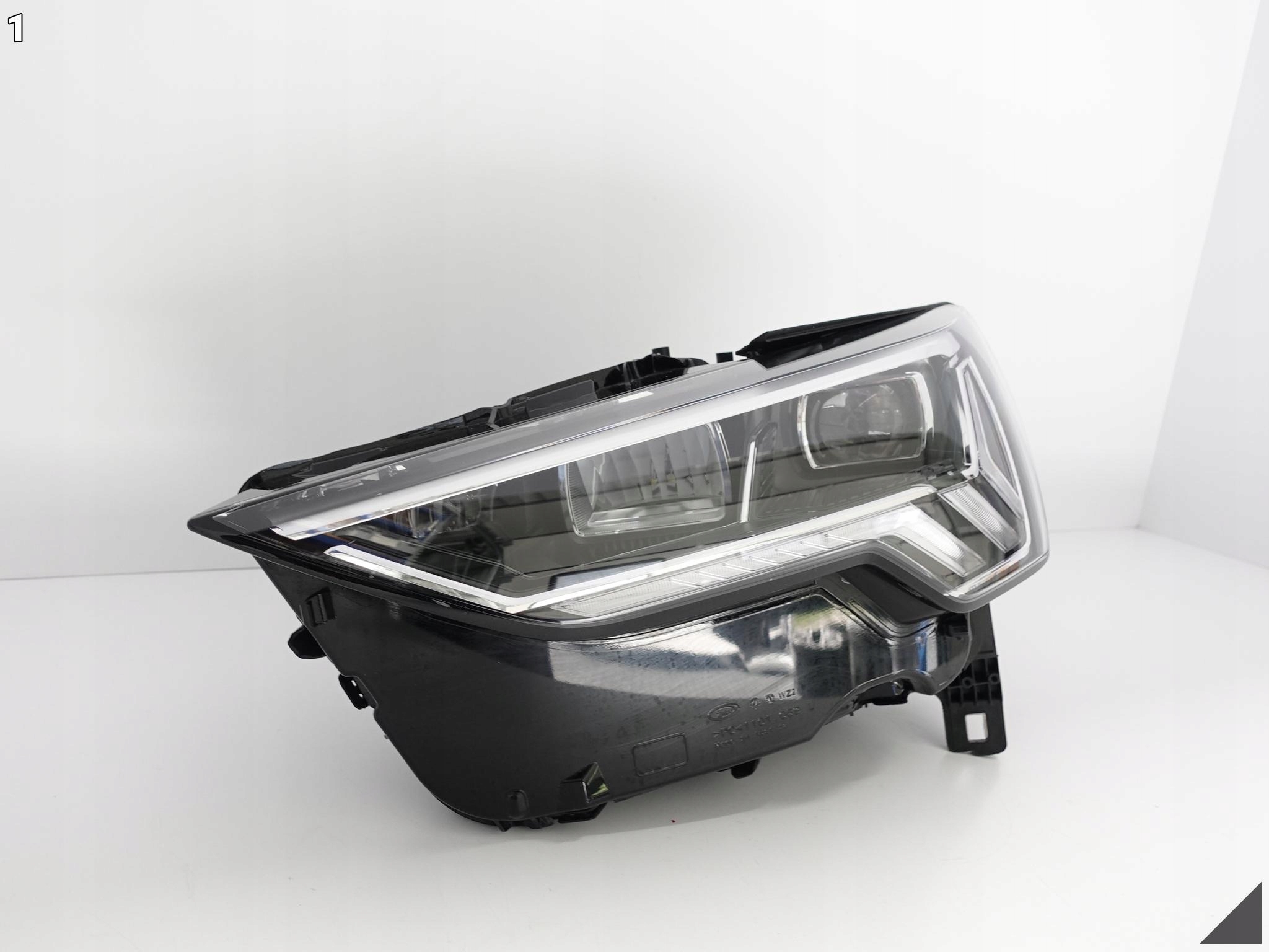 AUDI Q3 II 2 F3 83A 18- light FULL LED L B.LADNA