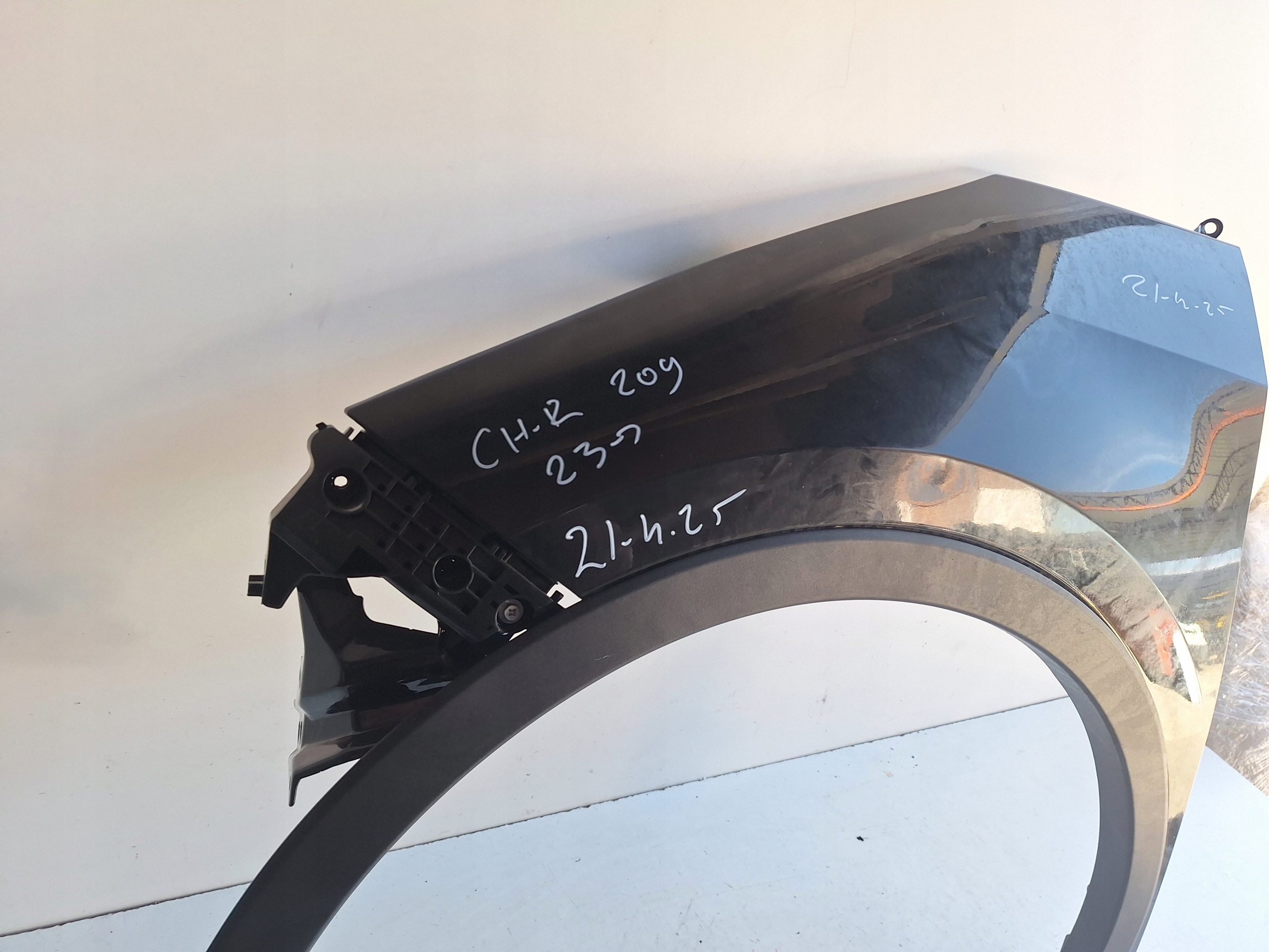 TOYOTA CH-R II 23-> fender left front 209